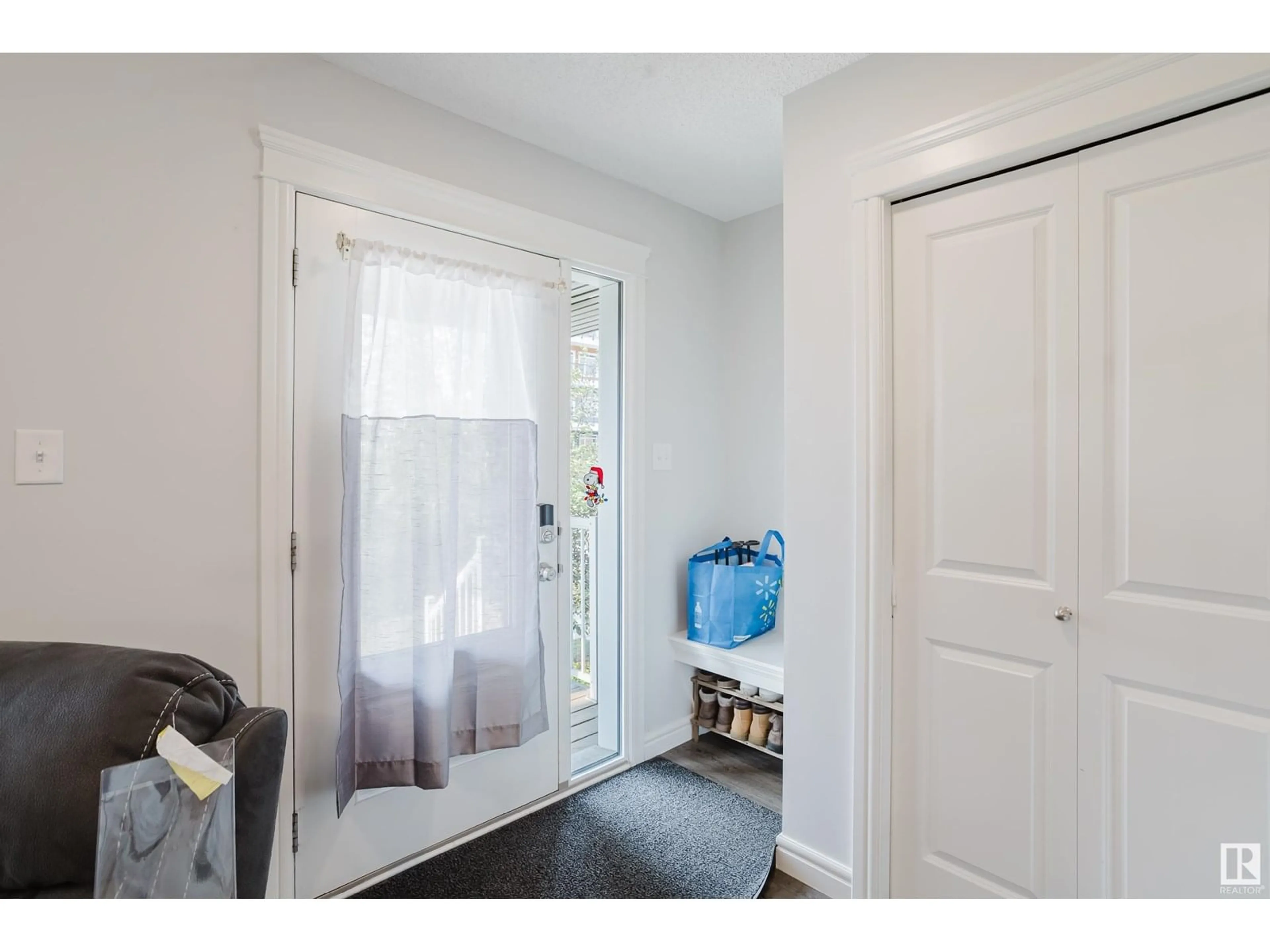Indoor entryway for 5654 JUCHLI AV, Edmonton Alberta T5E6X5