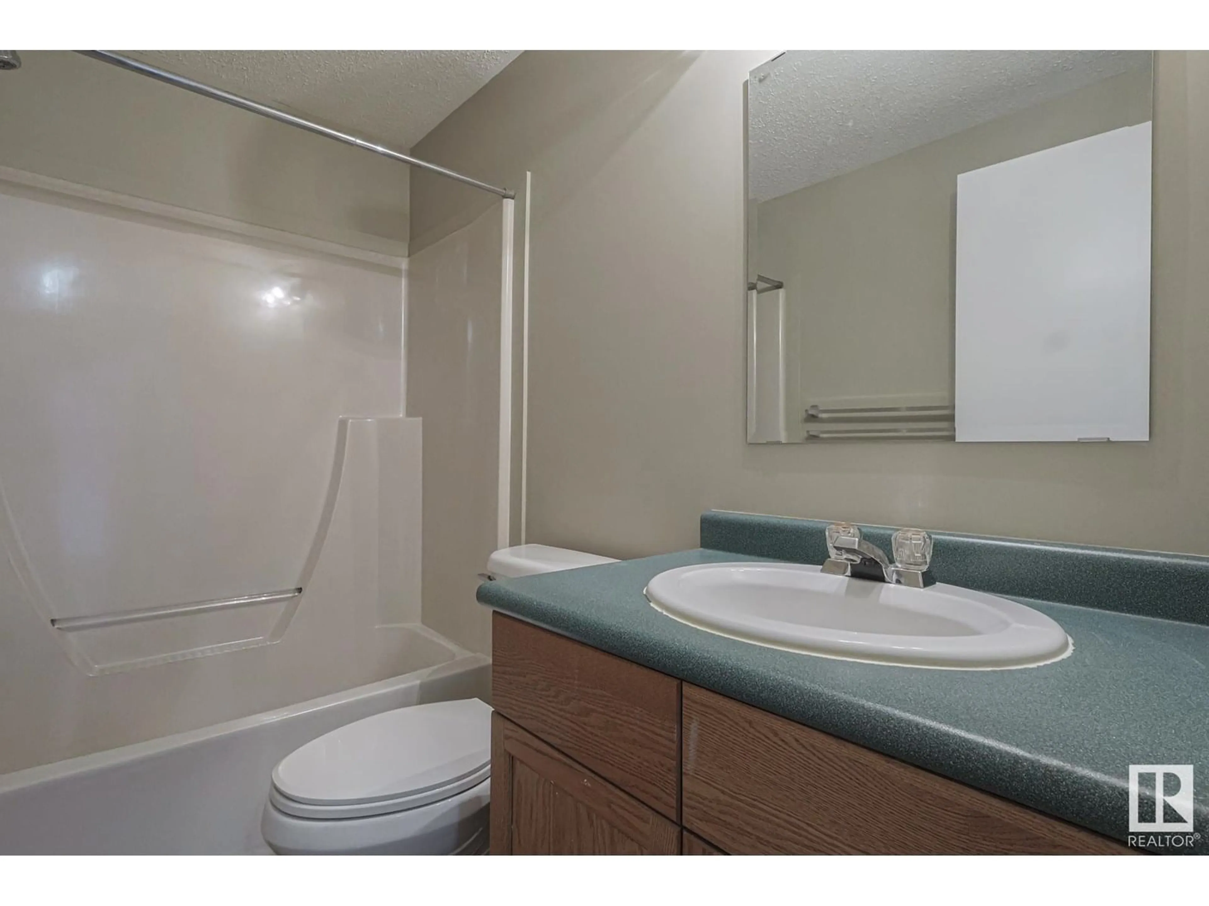 Standard bathroom, unknown for 2903 LAKEWOOD DRIVE, Edmonton Alberta T5S1T7