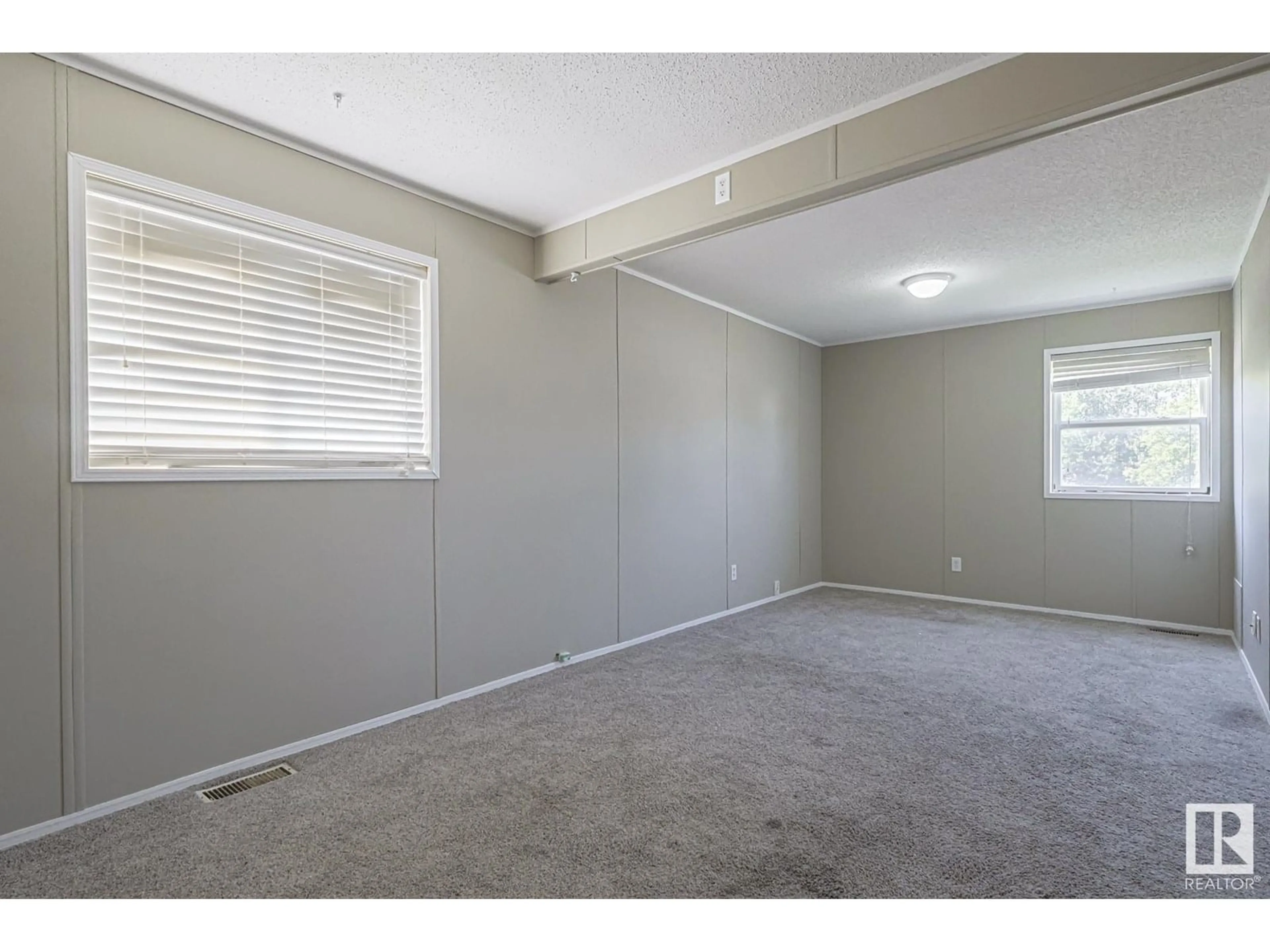 A pic of a room for 2903 LAKEWOOD DRIVE, Edmonton Alberta T5S1T7