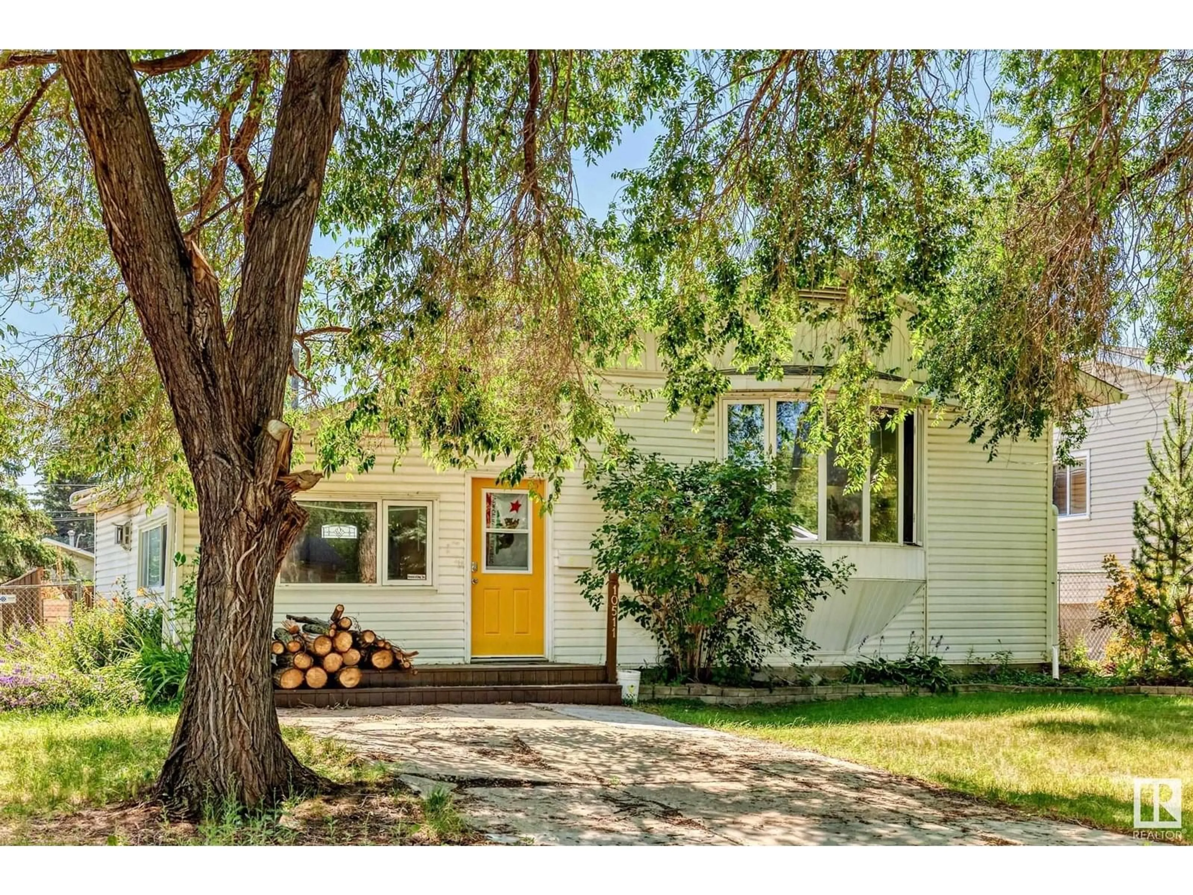 Home with vinyl exterior material, street for 10511 128A AV, Edmonton Alberta T5E0K2
