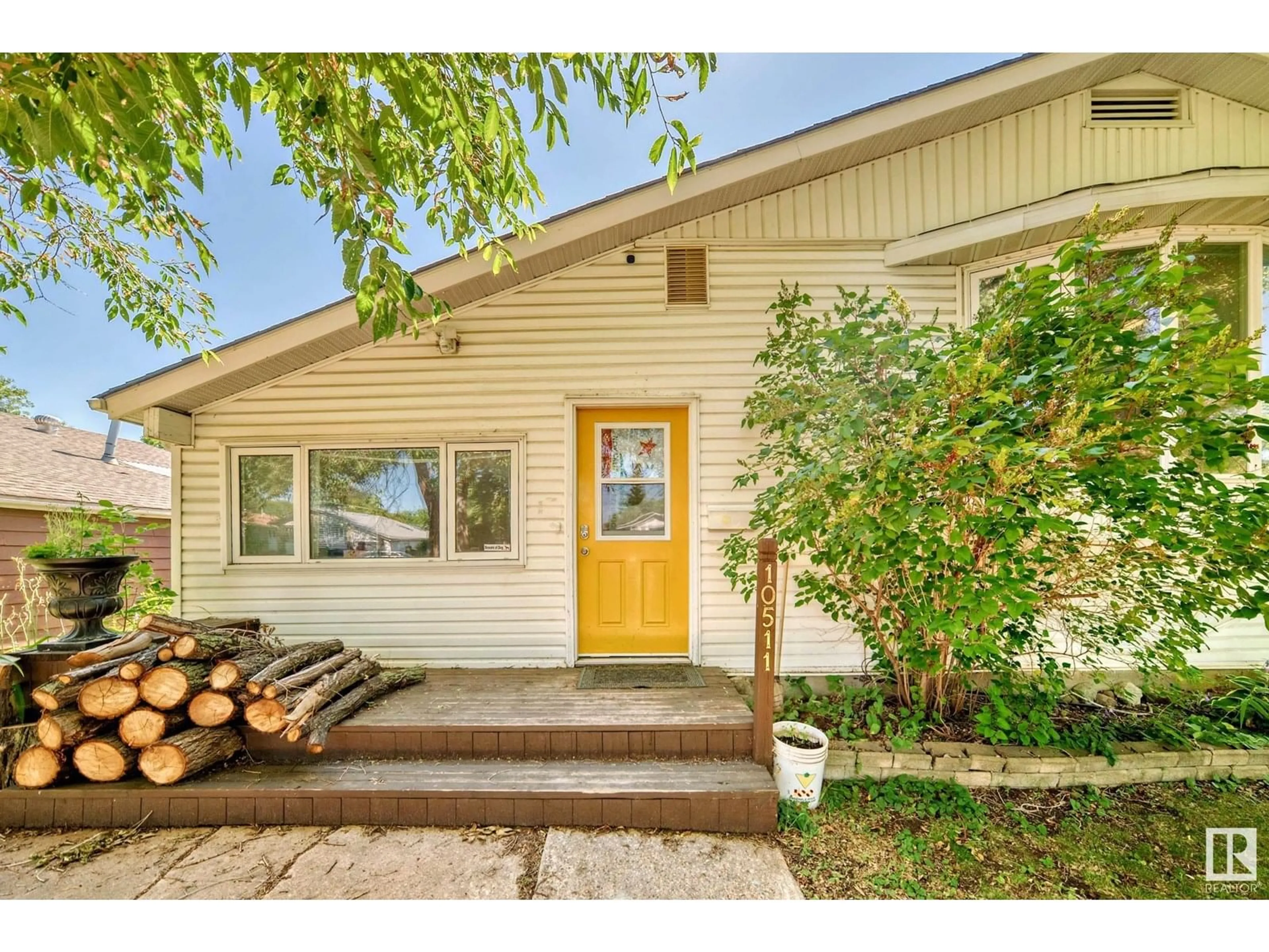Home with vinyl exterior material, street for 10511 128A AV, Edmonton Alberta T5E0K2