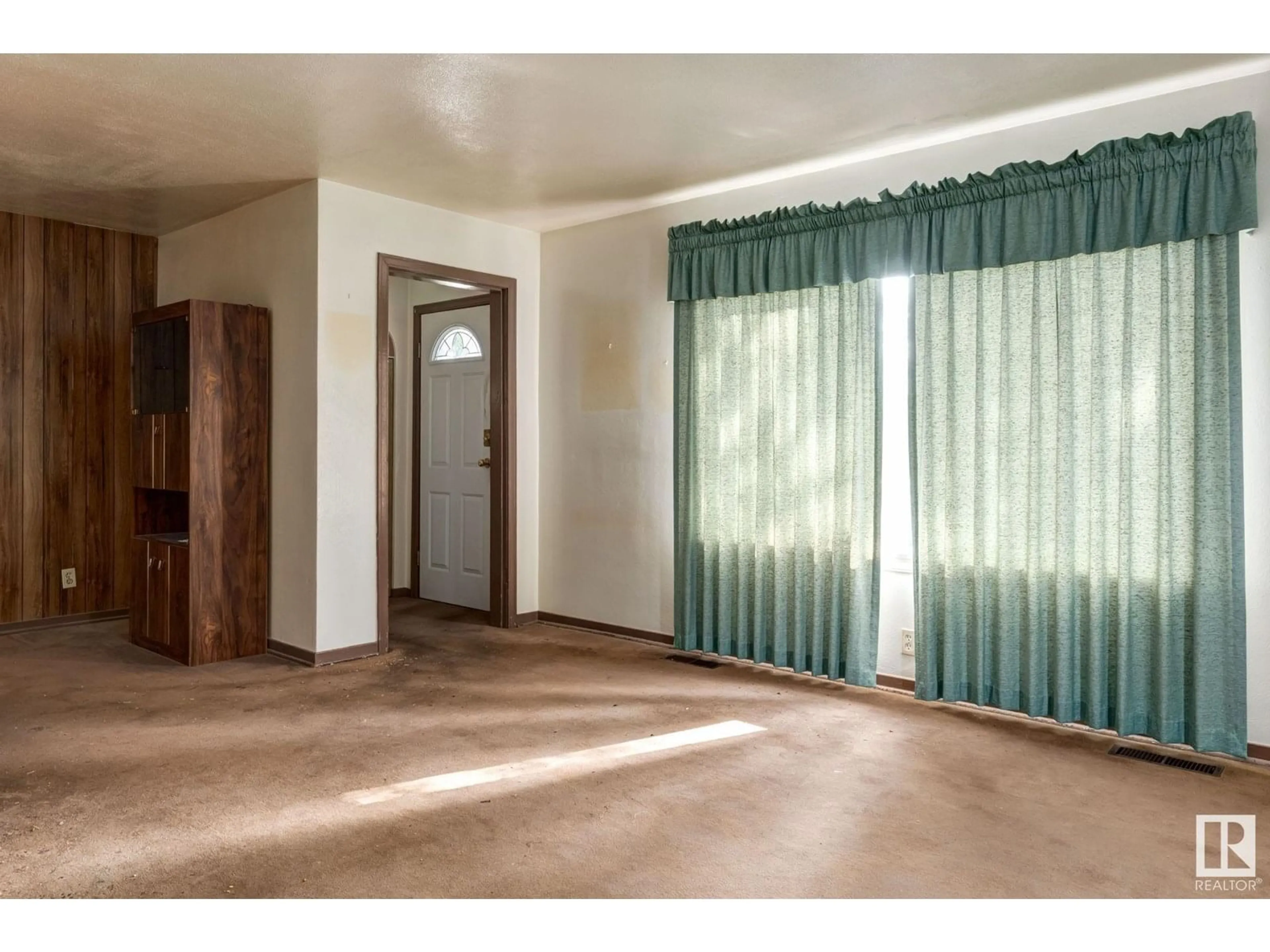 A pic of a room for NW - 9008 89 ST, Edmonton Alberta T6C3K9