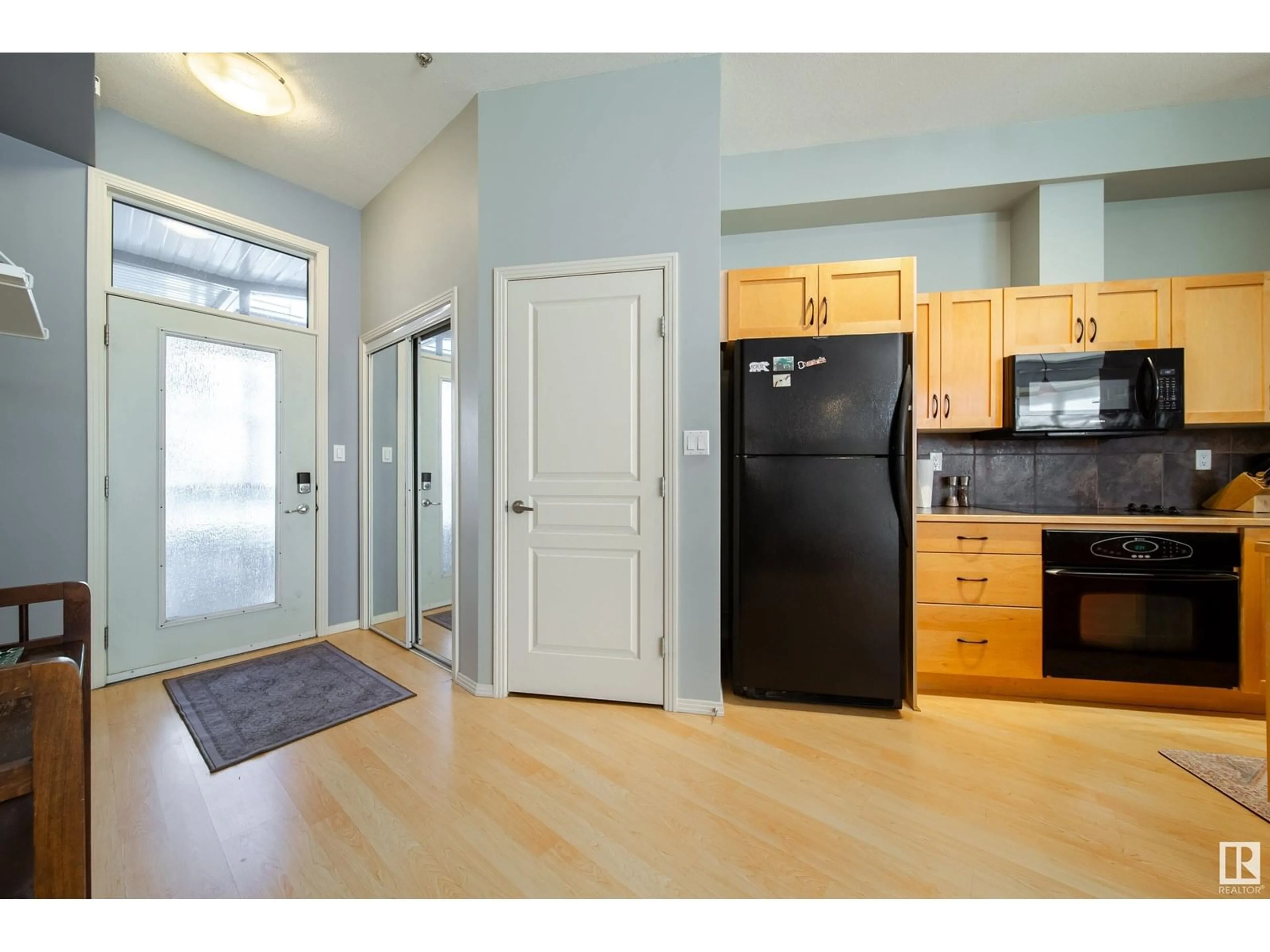 Standard kitchen, unknown for 418 10147 112 ST NW, Edmonton Alberta T5K1M1