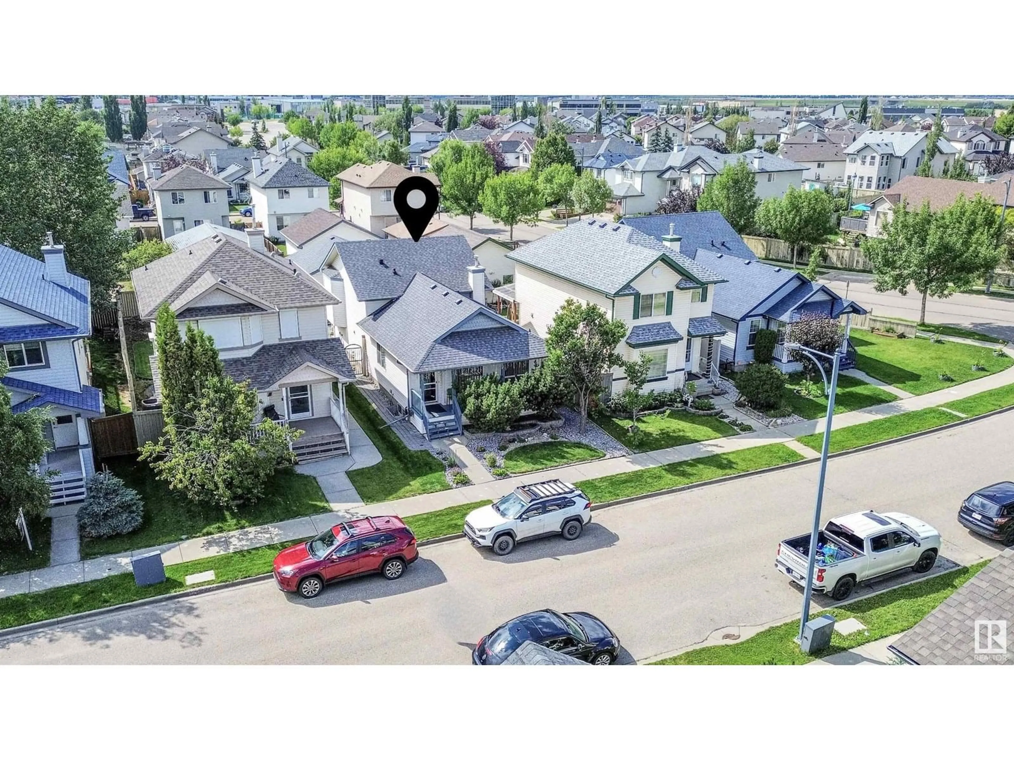 A pic from outside/outdoor area/front of a property/back of a property/a pic from drone, street for 620 88 ST, Edmonton Alberta T6X1E1