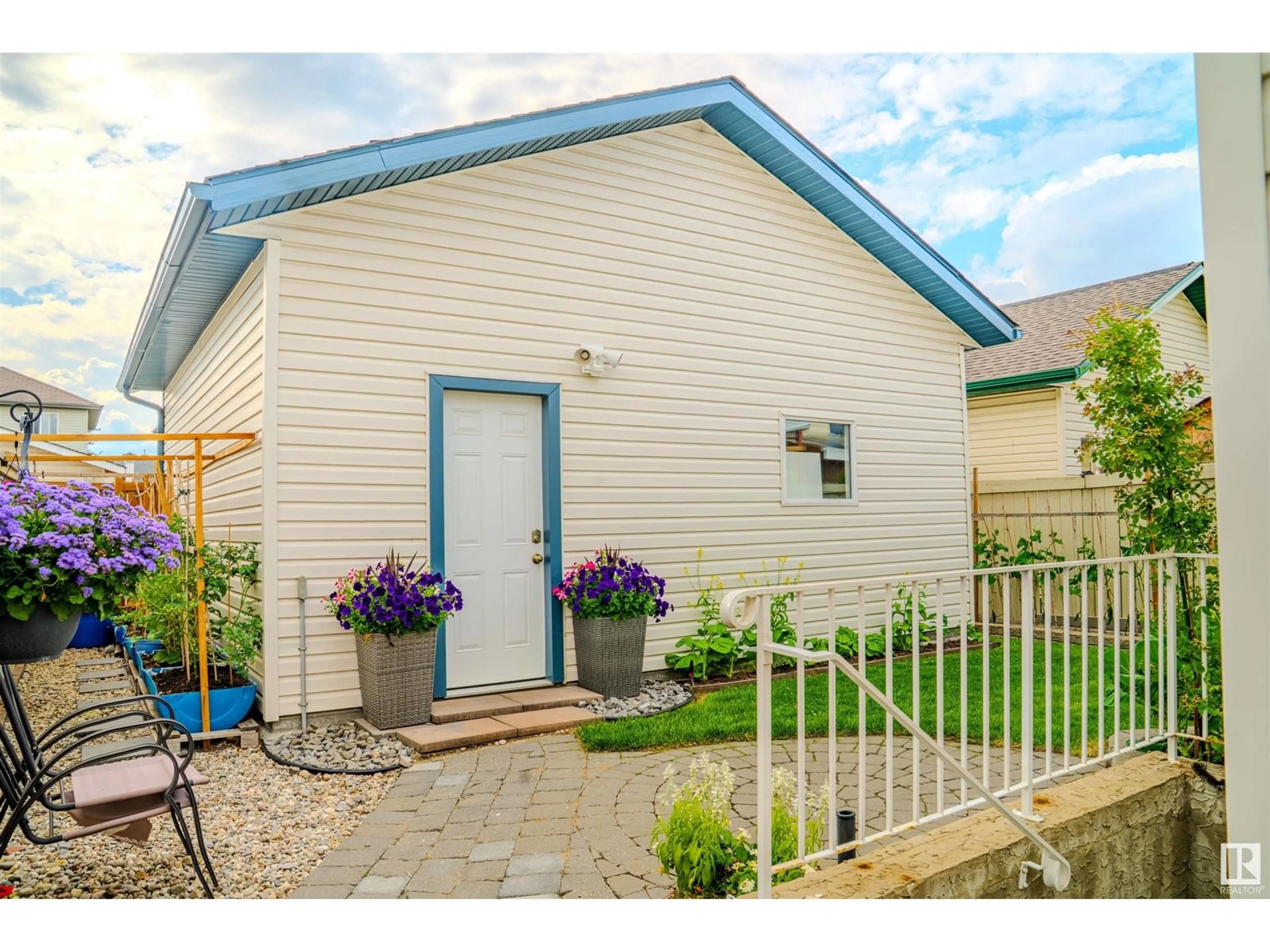 Unknown for 620 88 ST, Edmonton Alberta T6X1E1