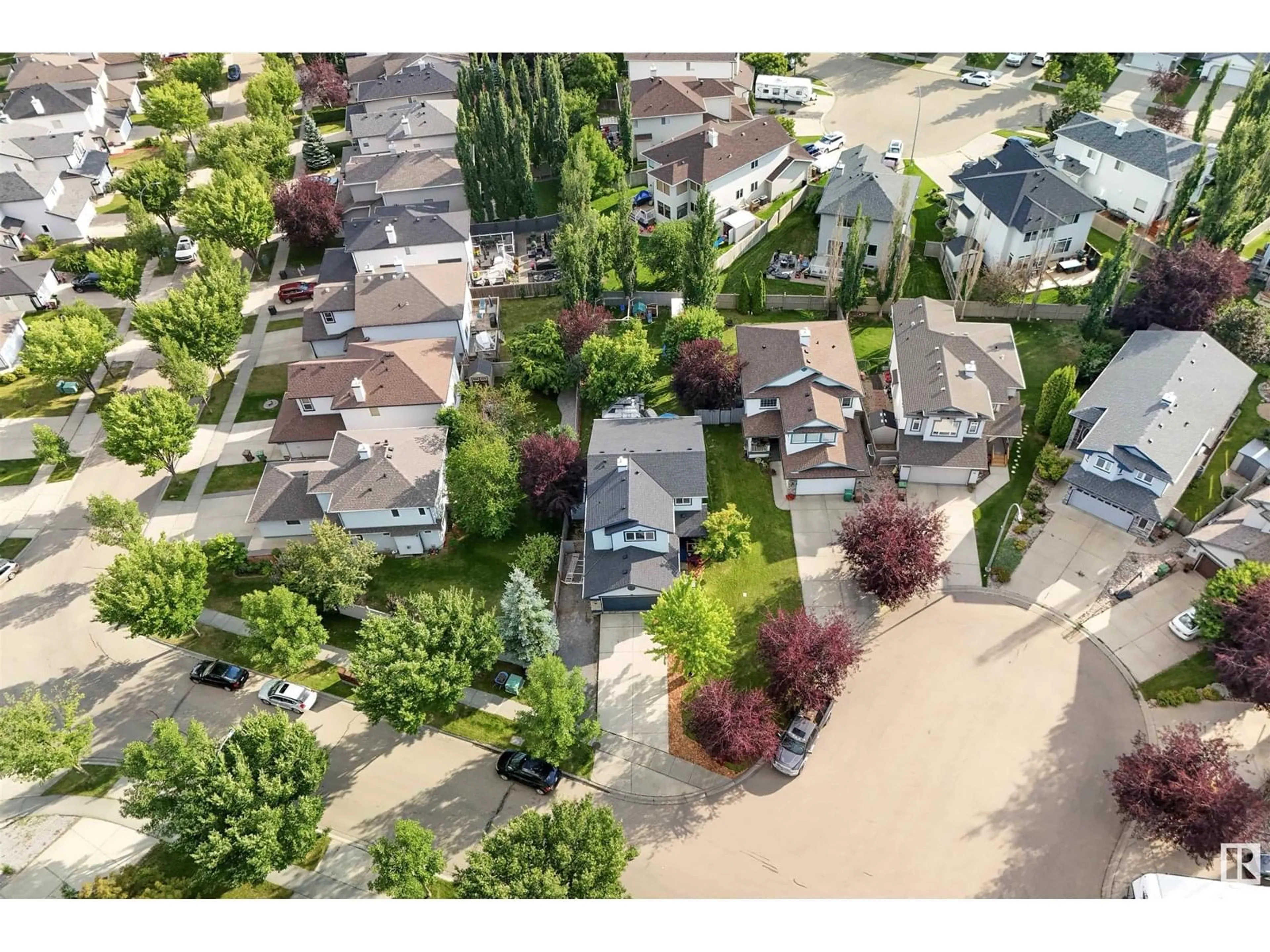 A pic from outside/outdoor area/front of a property/back of a property/a pic from drone, street for 42 ENGLISH WY, St. Albert Alberta T8N7G7