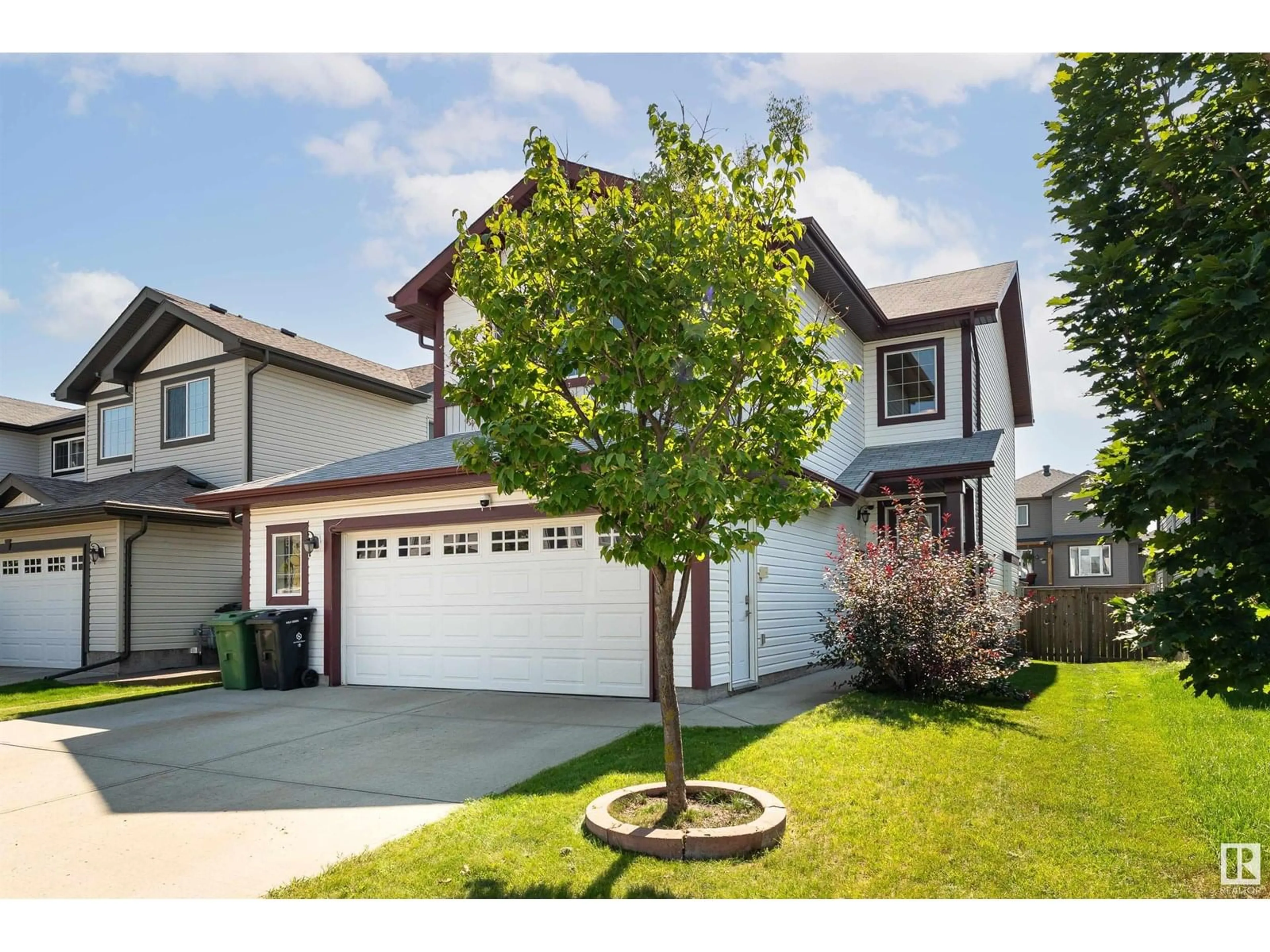 Home with vinyl exterior material, street for 174 WOODBEND WY, Fort Saskatchewan Alberta T8L4S4