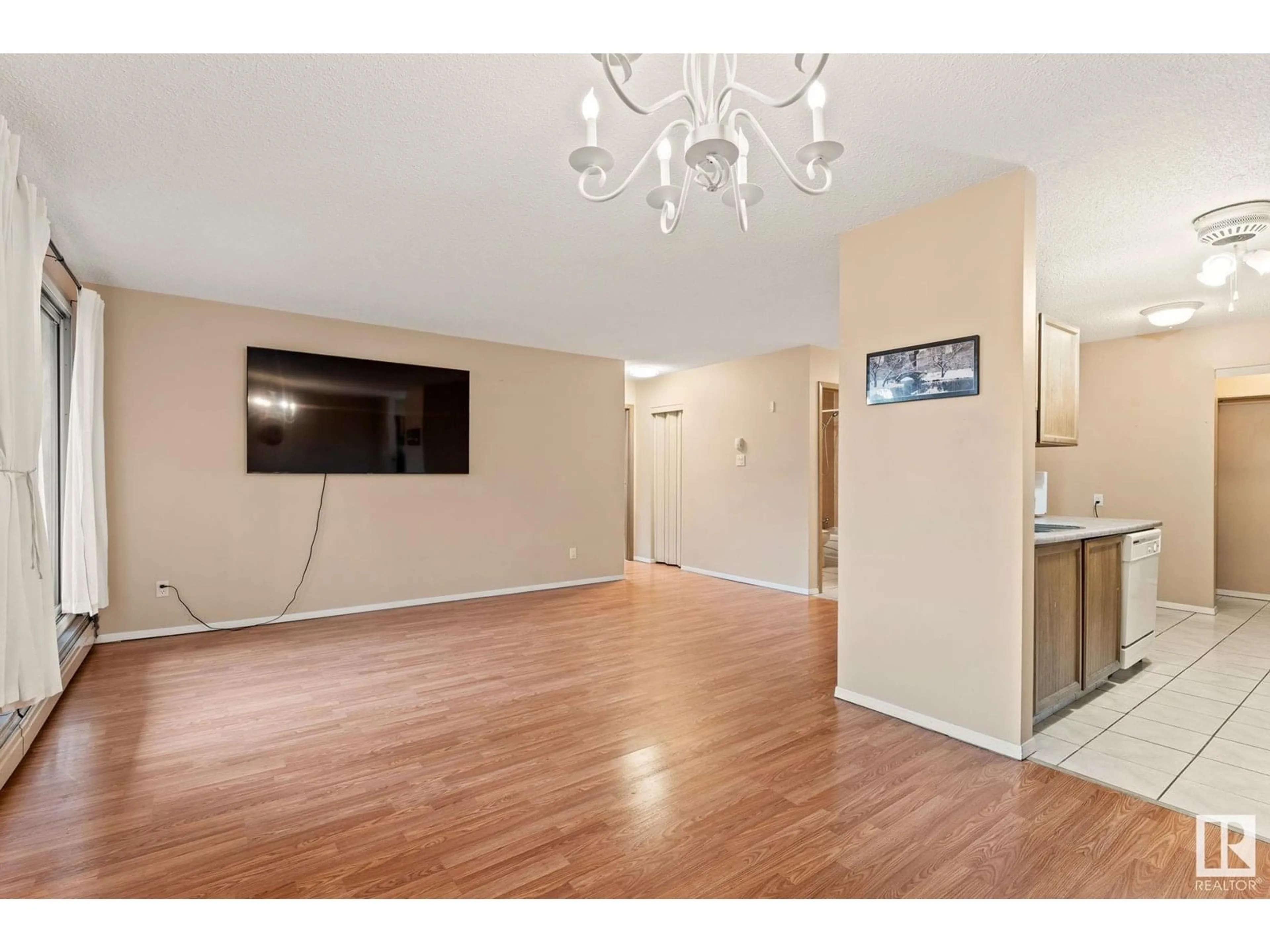 A pic of a room for 311 - 2315 119 ST NW, Edmonton Alberta T6J4E2