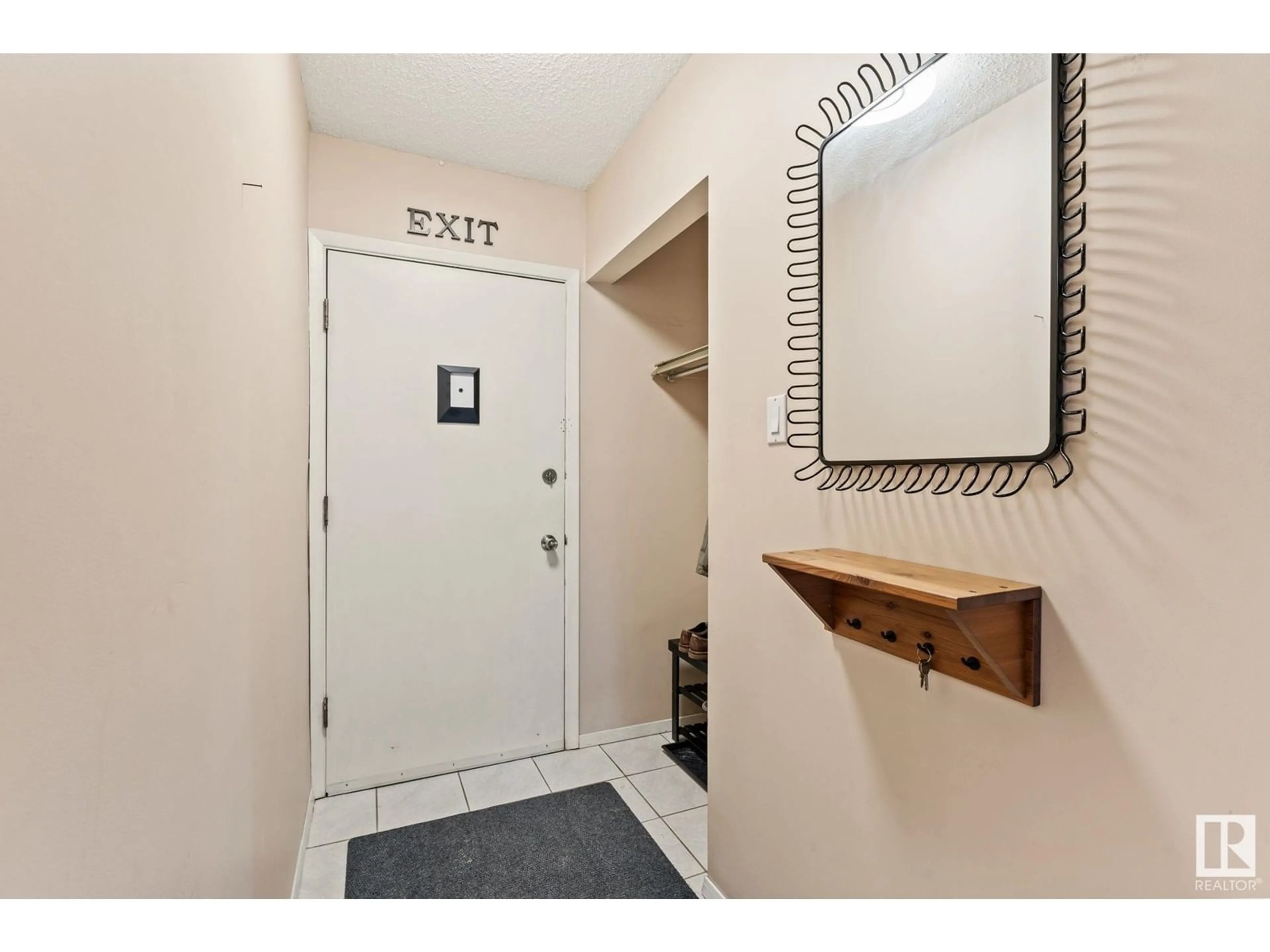 Indoor entryway for 311 - 2315 119 ST NW, Edmonton Alberta T6J4E2