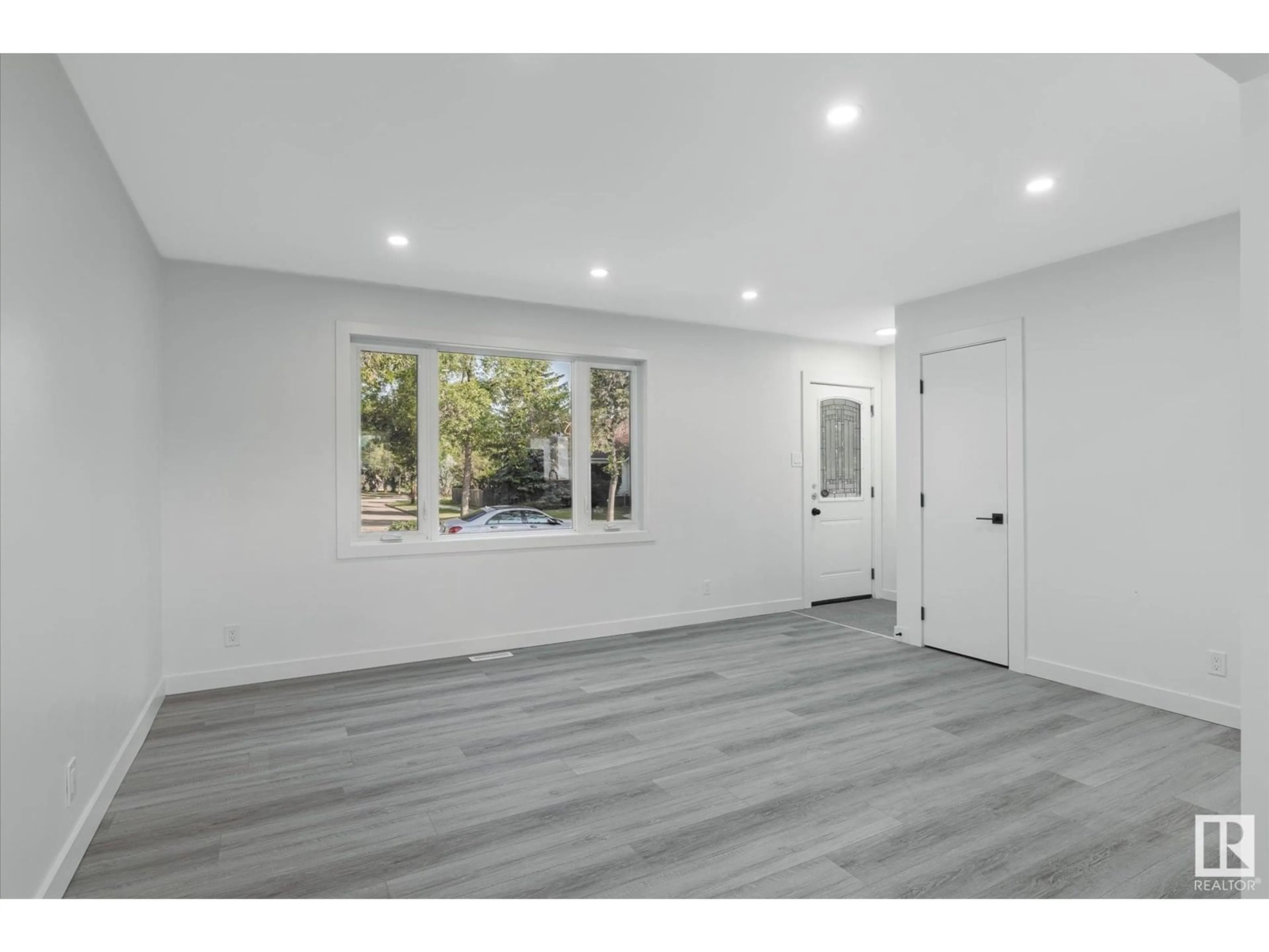A pic of a room for 13043 SHERBROOKE AV, Edmonton Alberta T5L4E6