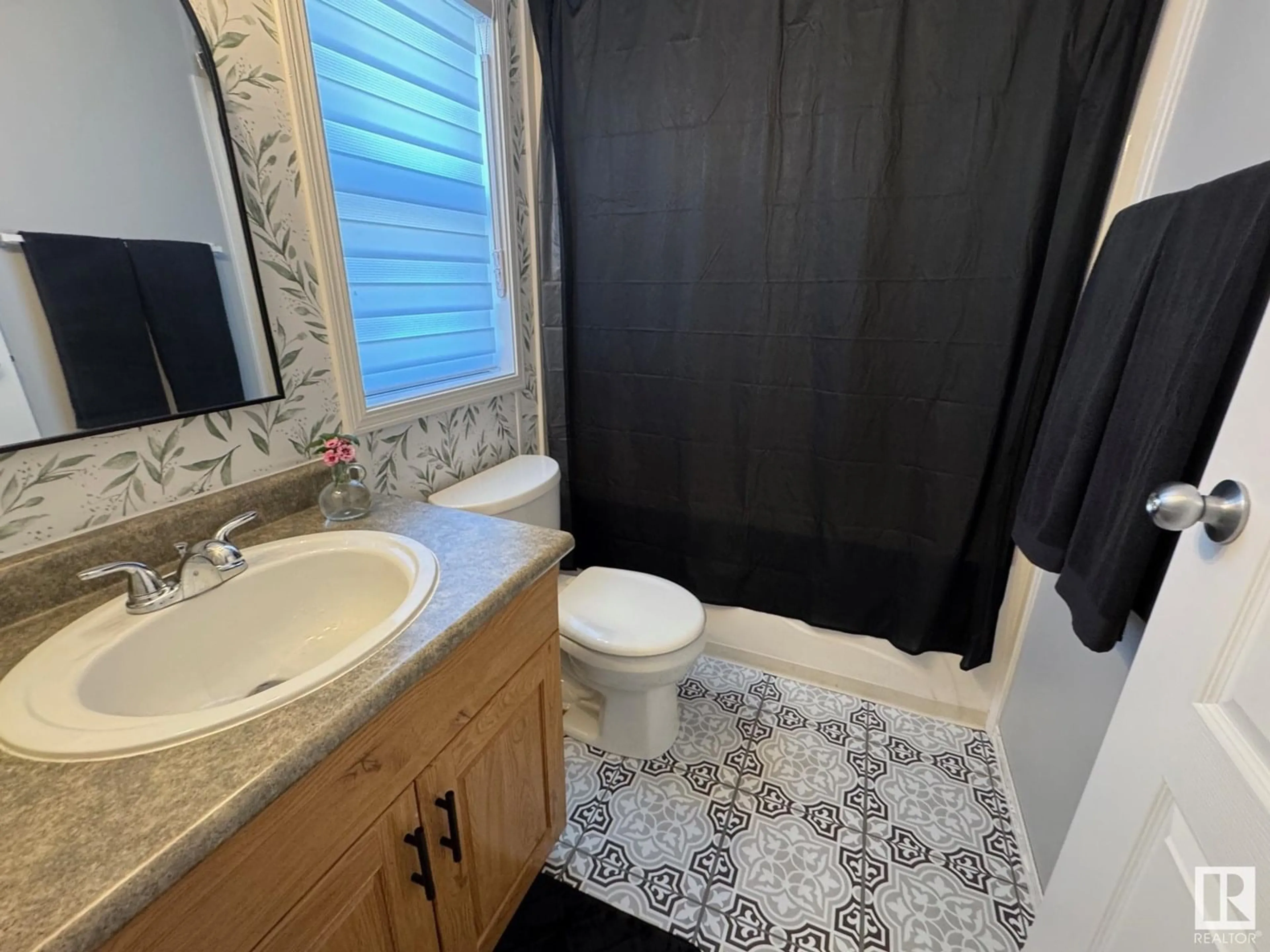 Standard bathroom, unknown for 44 JUTLAND CR, Stony Plain Alberta T7Z0A3