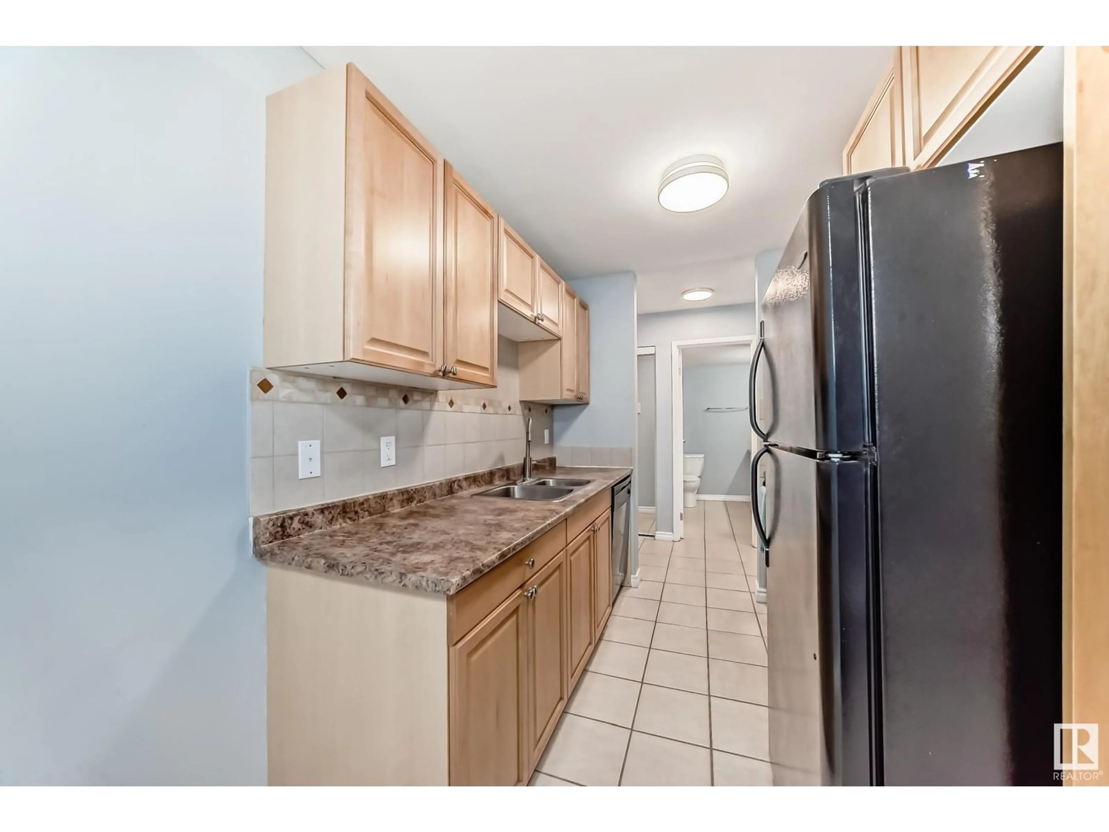 Standard kitchen, ceramic/tile floor for NW - 209 105290 93 ST, Edmonton Alberta T5H1X6