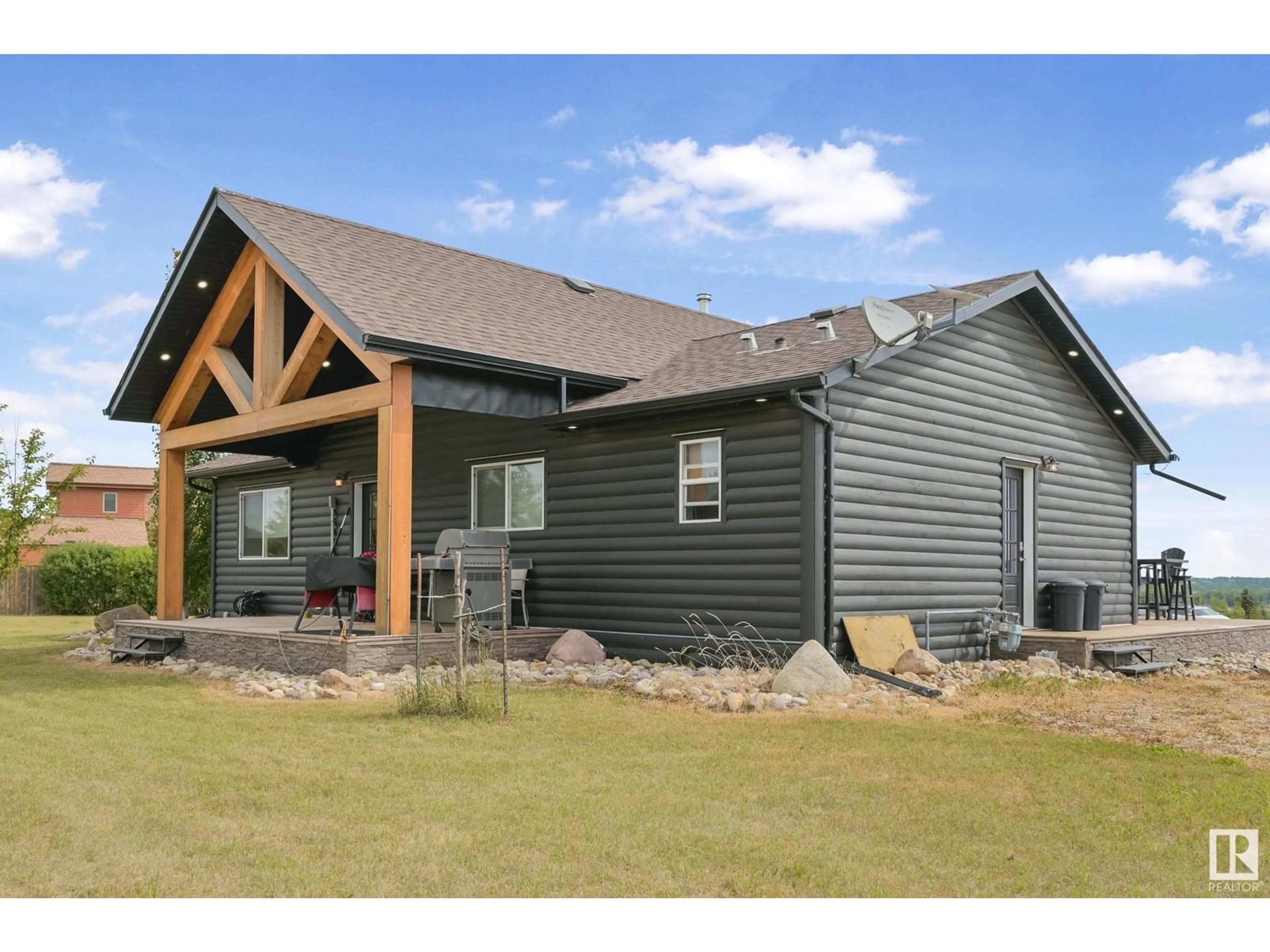 Home with vinyl exterior material, building for 562115 - 118 RR 114, Rural Two Hills County Alberta T0B4K0