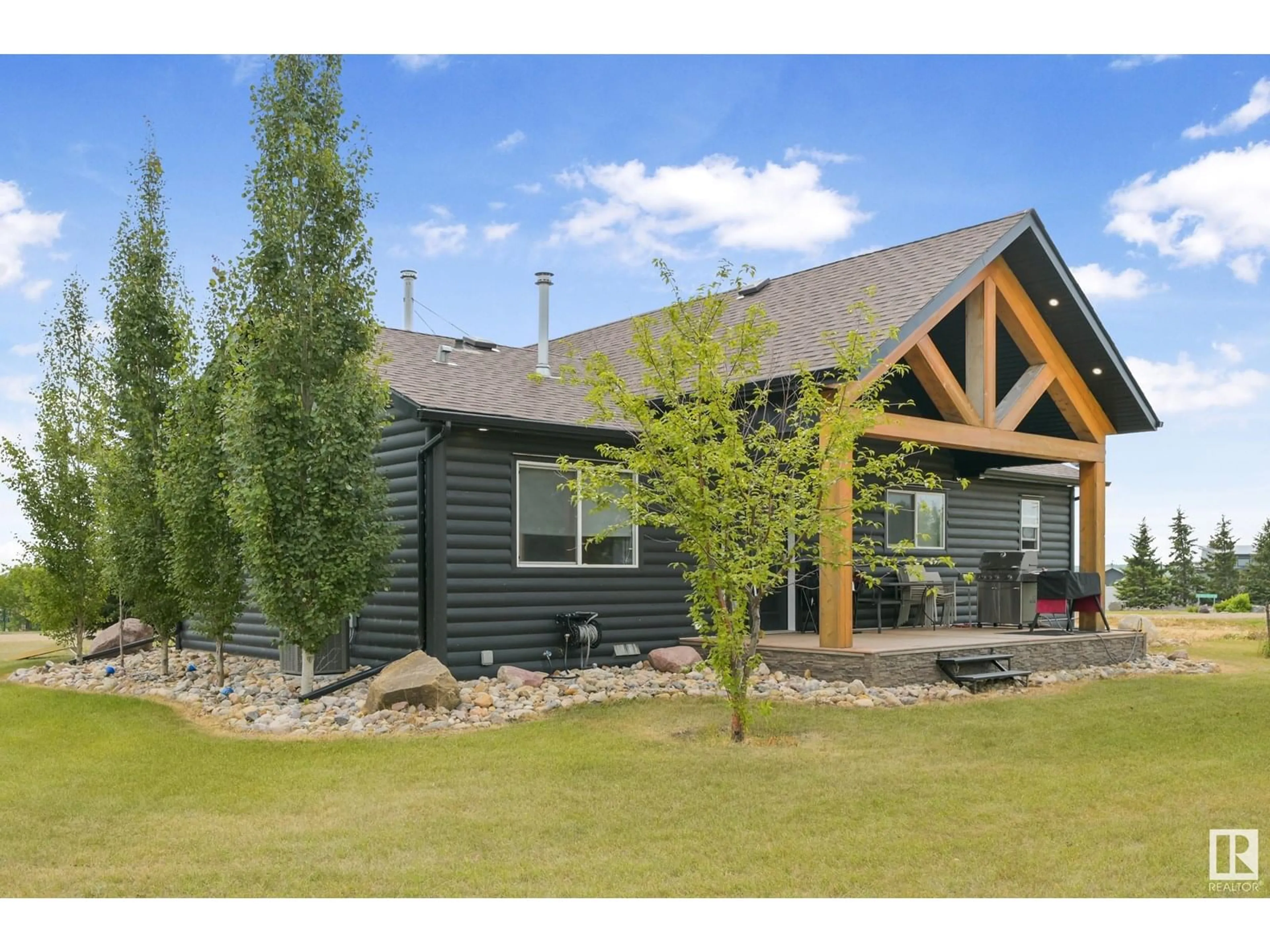 Home with vinyl exterior material, mountain view for 562115 - 118 RR 114, Rural Two Hills County Alberta T0B4K0