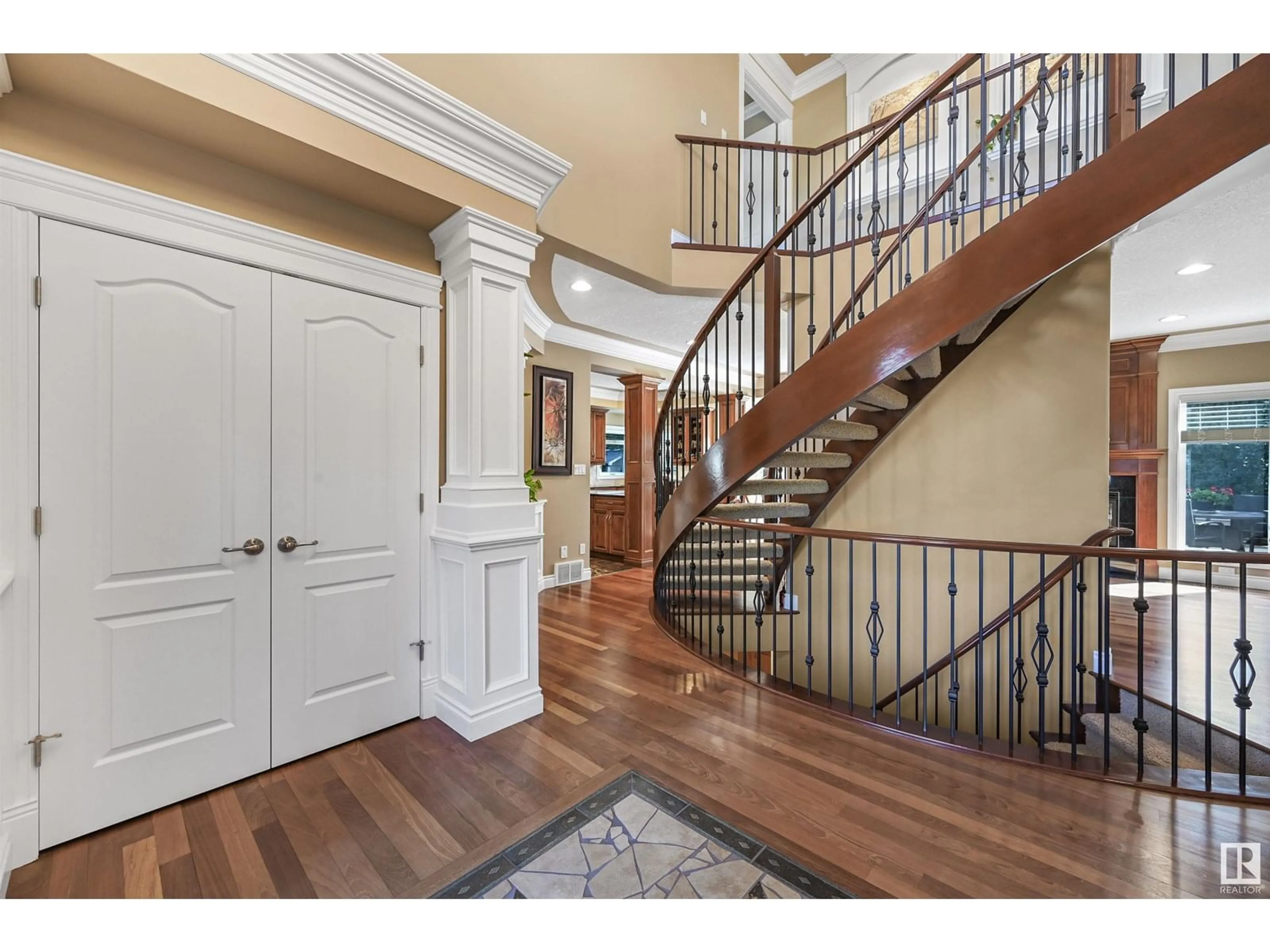 Indoor entryway for 2911 TREDGER GR, Edmonton Alberta T6R3R7