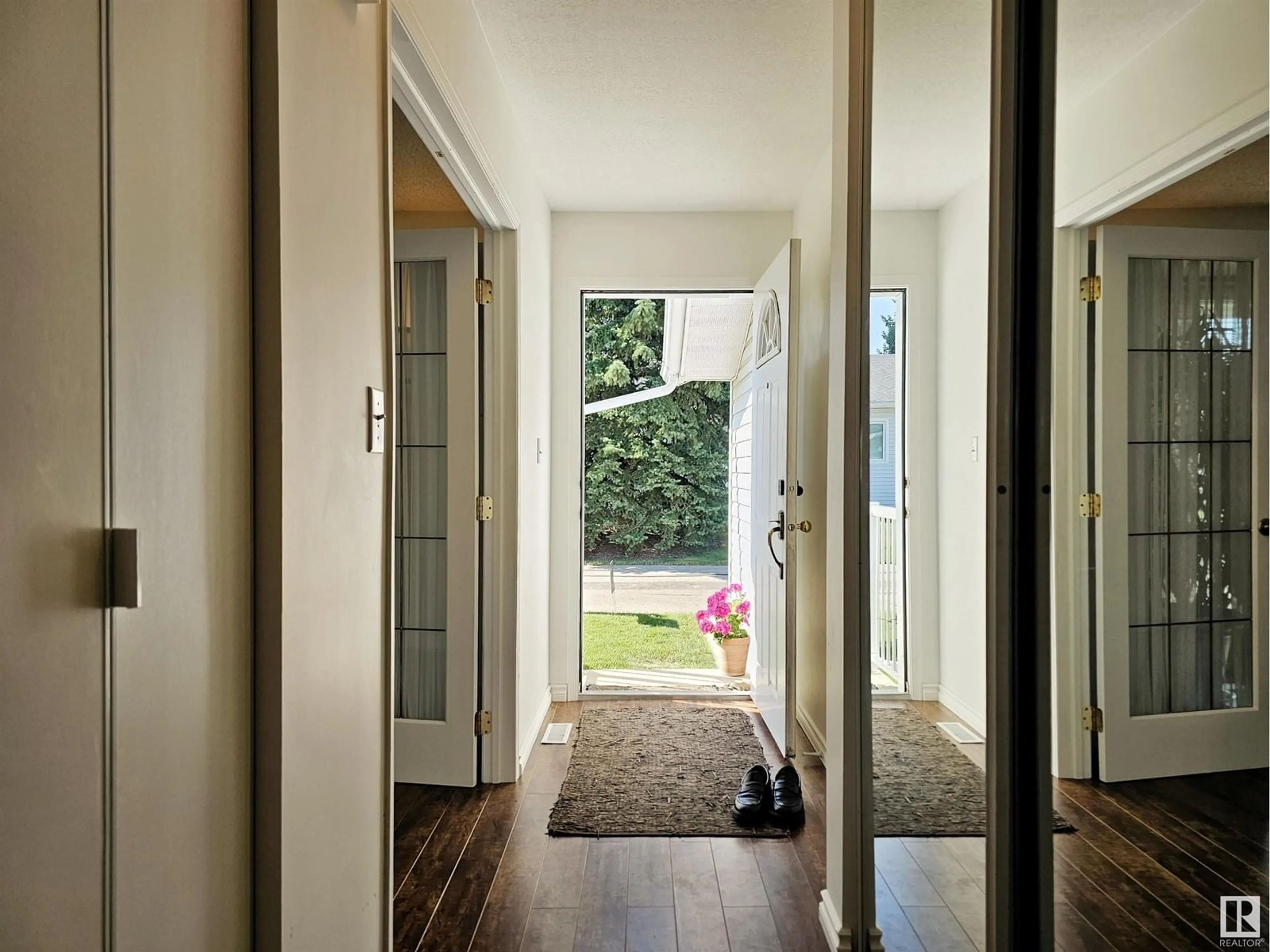 Indoor entryway for #103 - 4408 37 ST, Stony Plain Alberta T7Z1N2