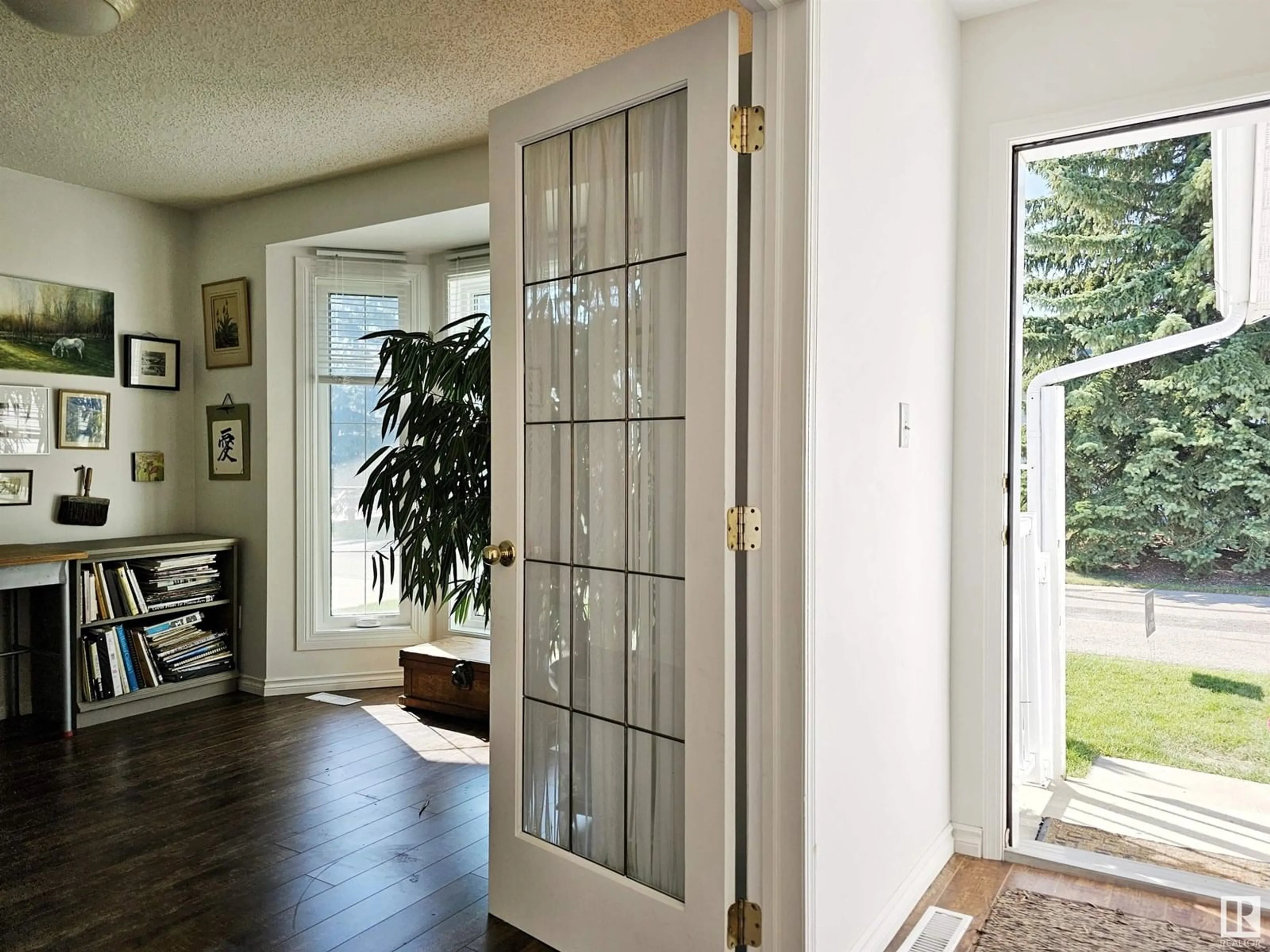 Indoor entryway for #103 - 4408 37 ST, Stony Plain Alberta T7Z1N2