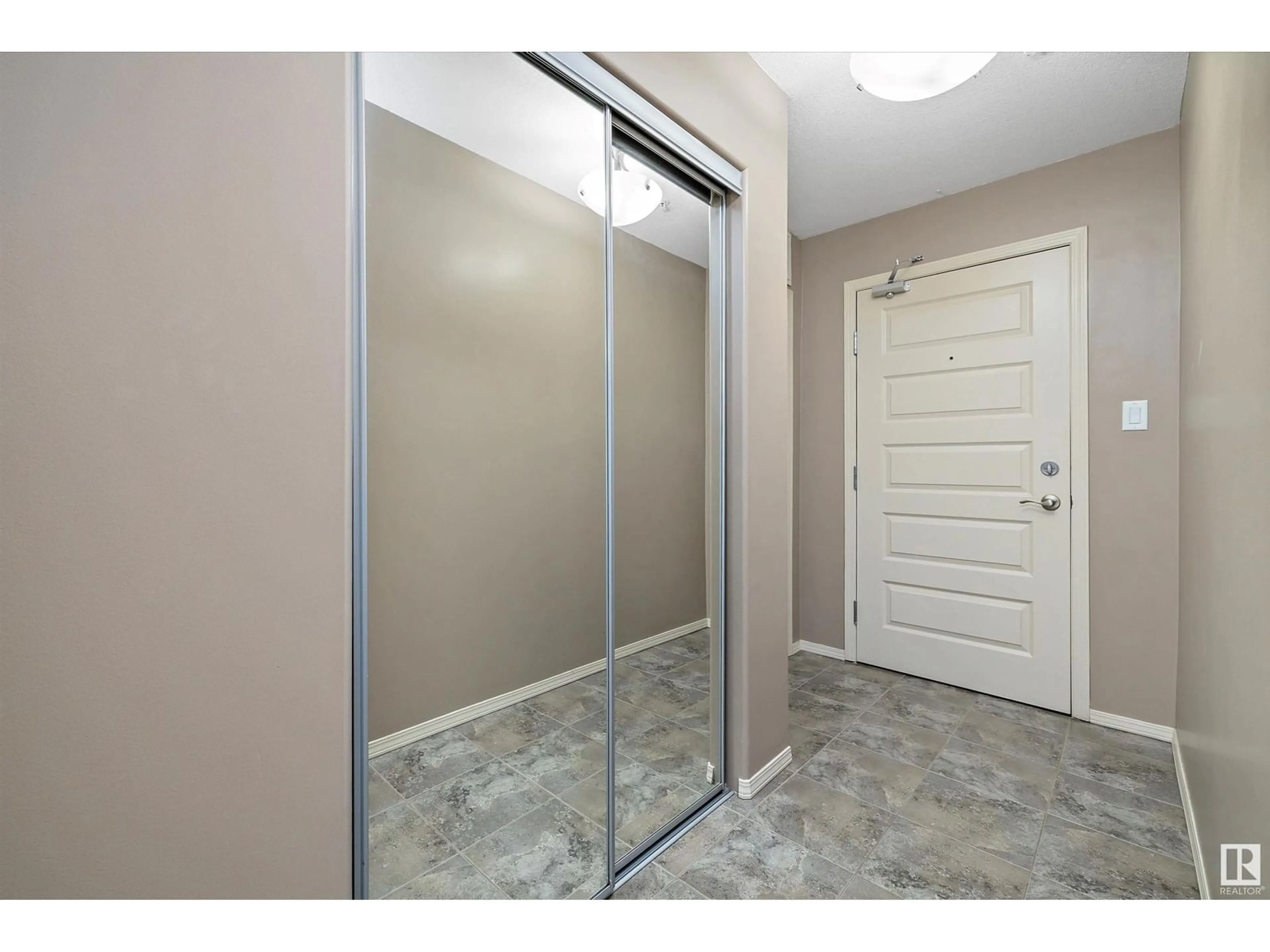 Indoor entryway for #122 - 7909 71 ST, Edmonton Alberta T6B3P5