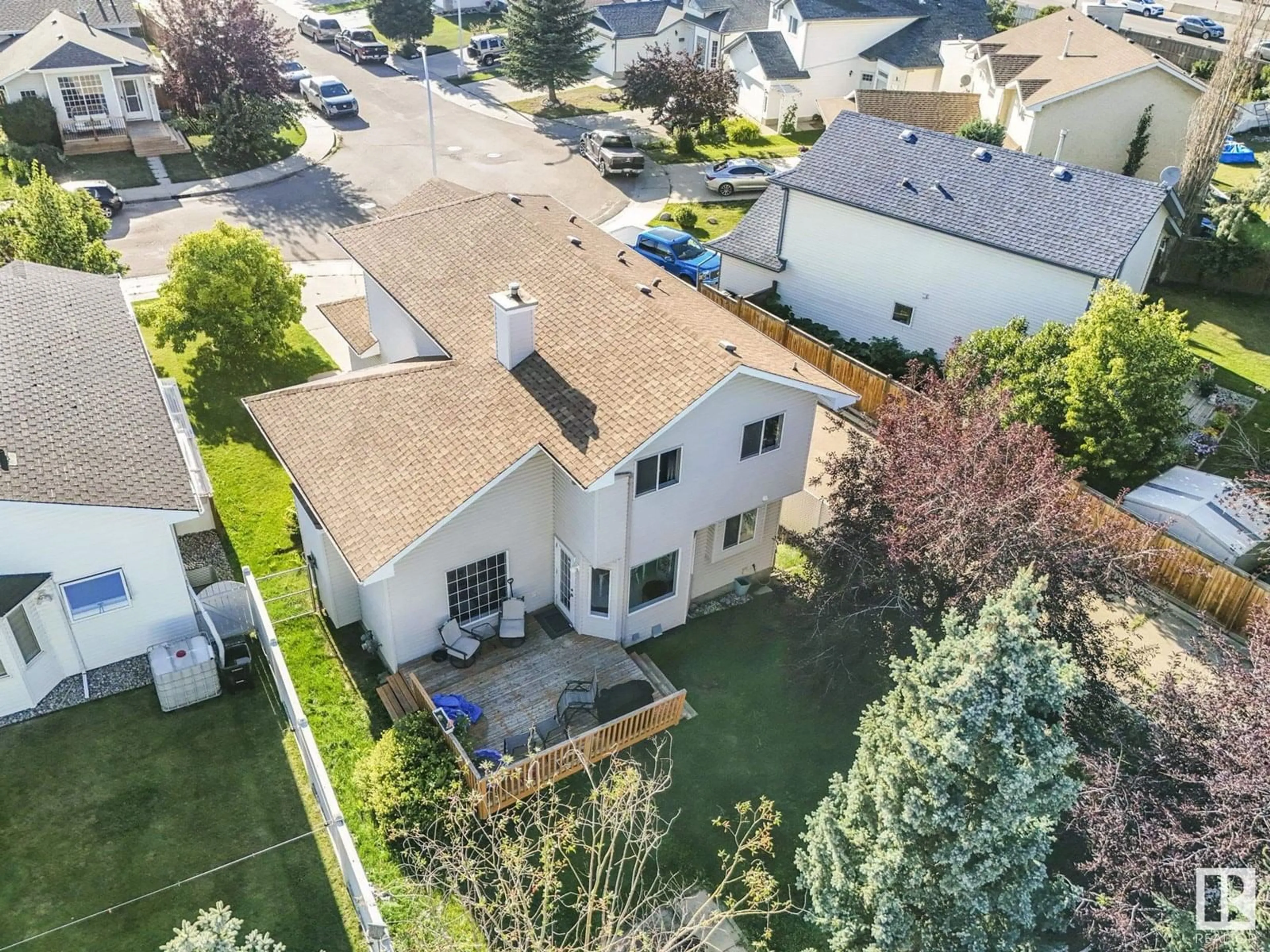 A pic from outside/outdoor area/front of a property/back of a property/a pic from drone, street for 1427 JEFFERYS CR, Edmonton Alberta T6L6T3