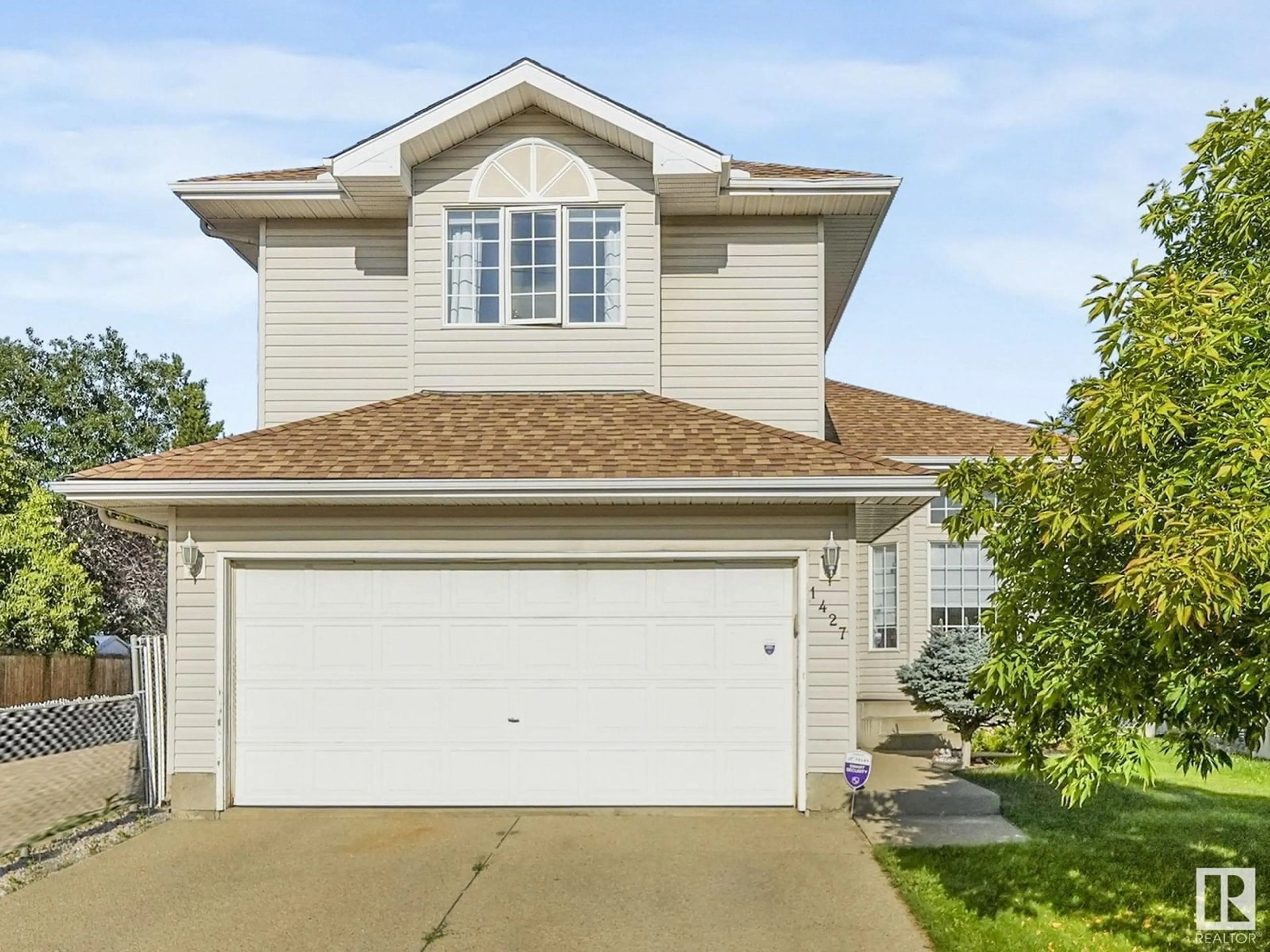 Home with vinyl exterior material, street for 1427 JEFFERYS CR, Edmonton Alberta T6L6T3