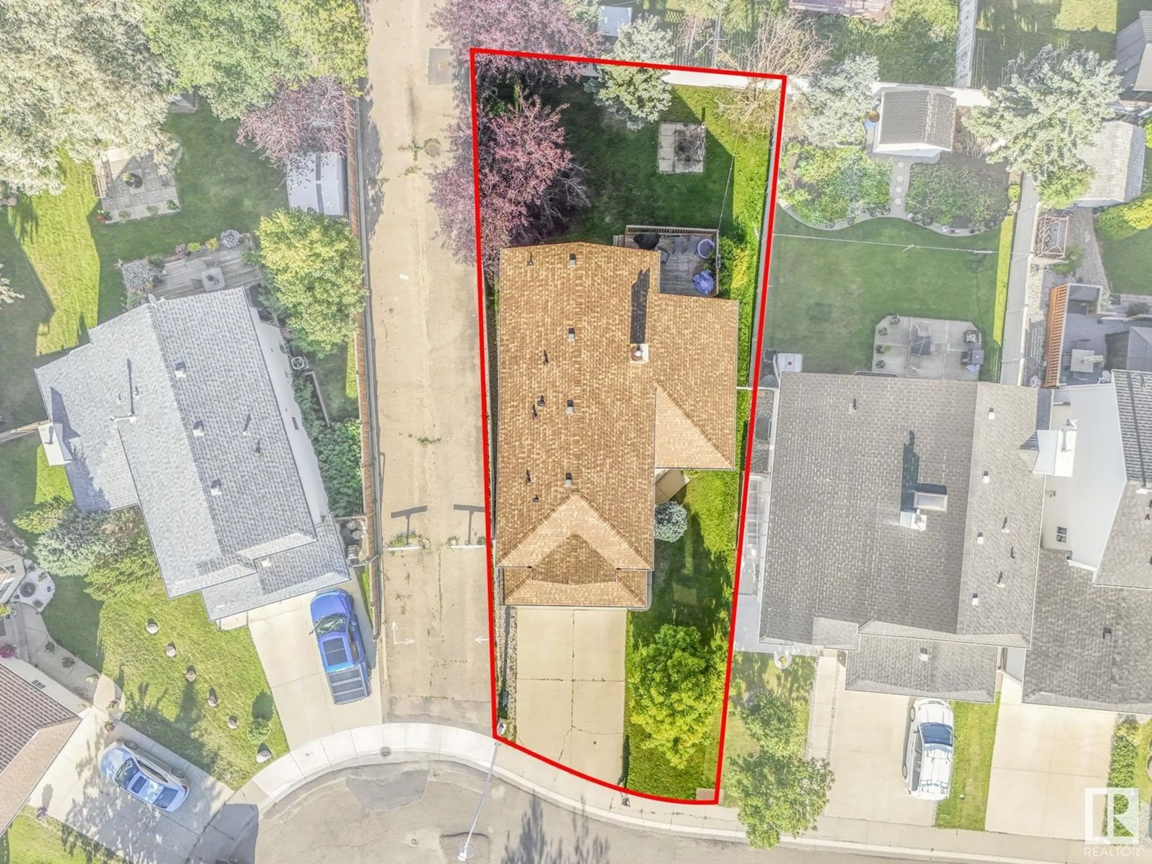 A pic from outside/outdoor area/front of a property/back of a property/a pic from drone, street for 1427 JEFFERYS CR, Edmonton Alberta T6L6T3