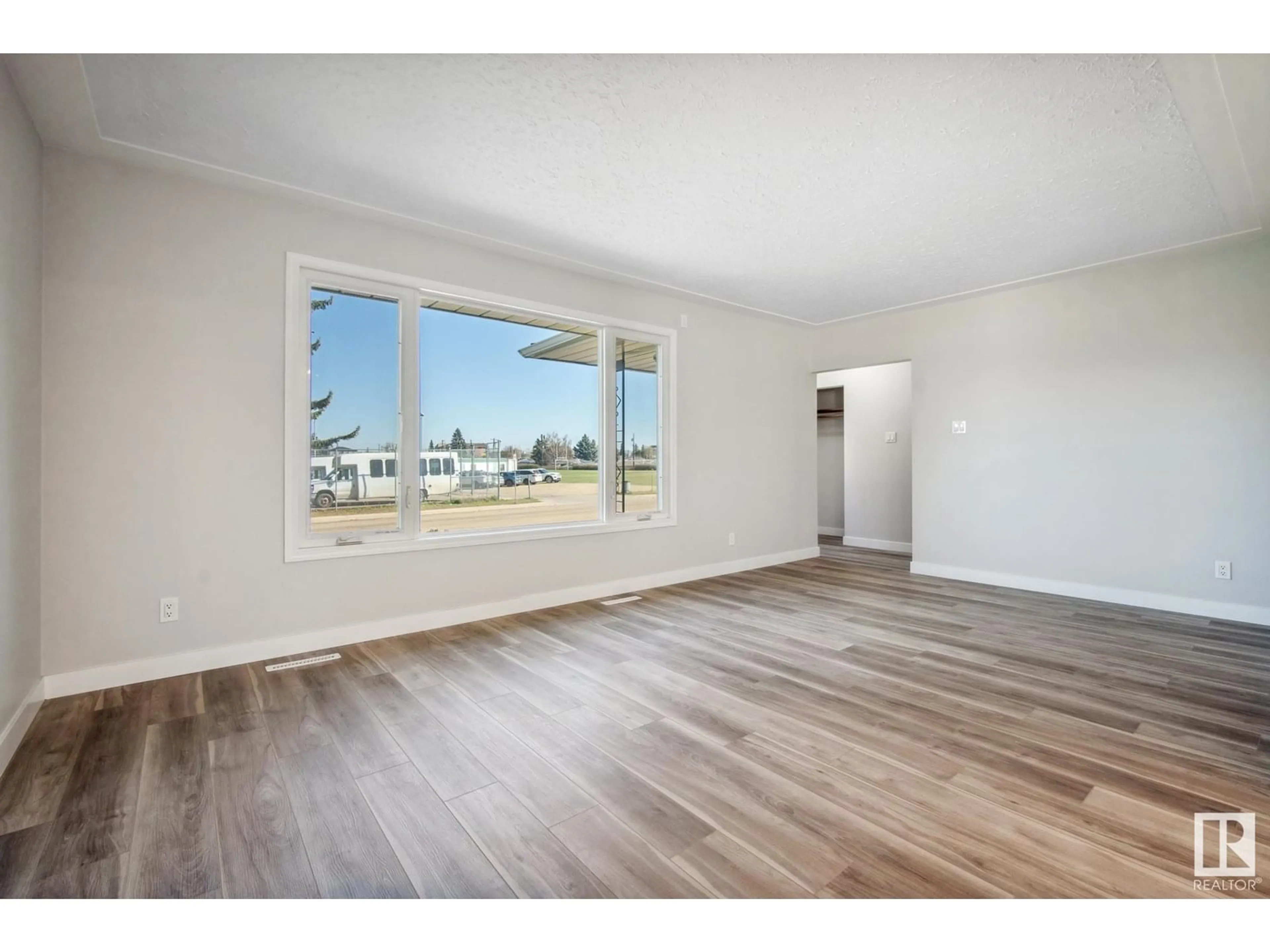 A pic of a room for NW - 6007 95 AV, Edmonton Alberta T6B1A4