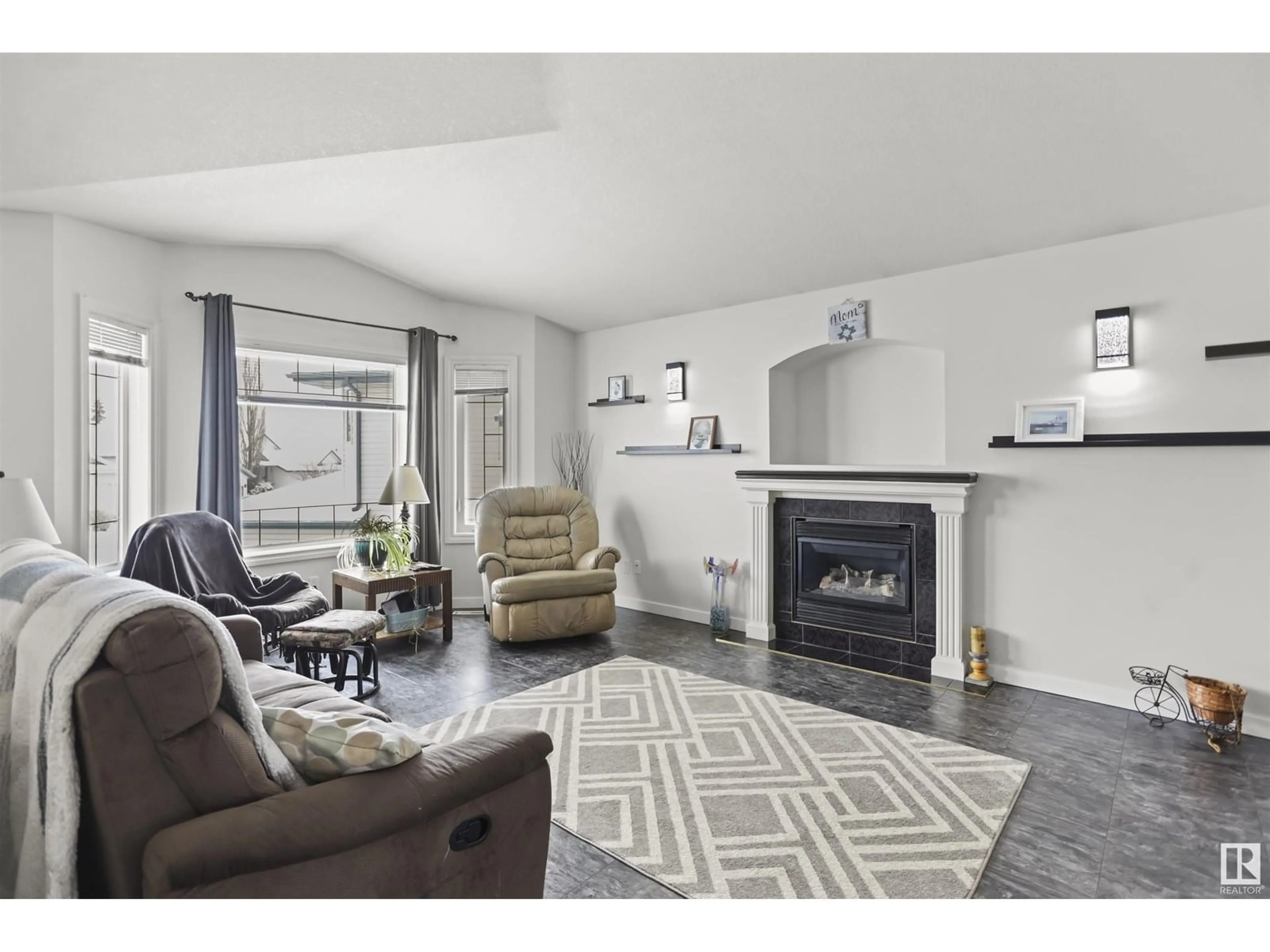 Living room with furniture, unknown for 606 KANANASKIS PL, Devon Alberta T9G2C9