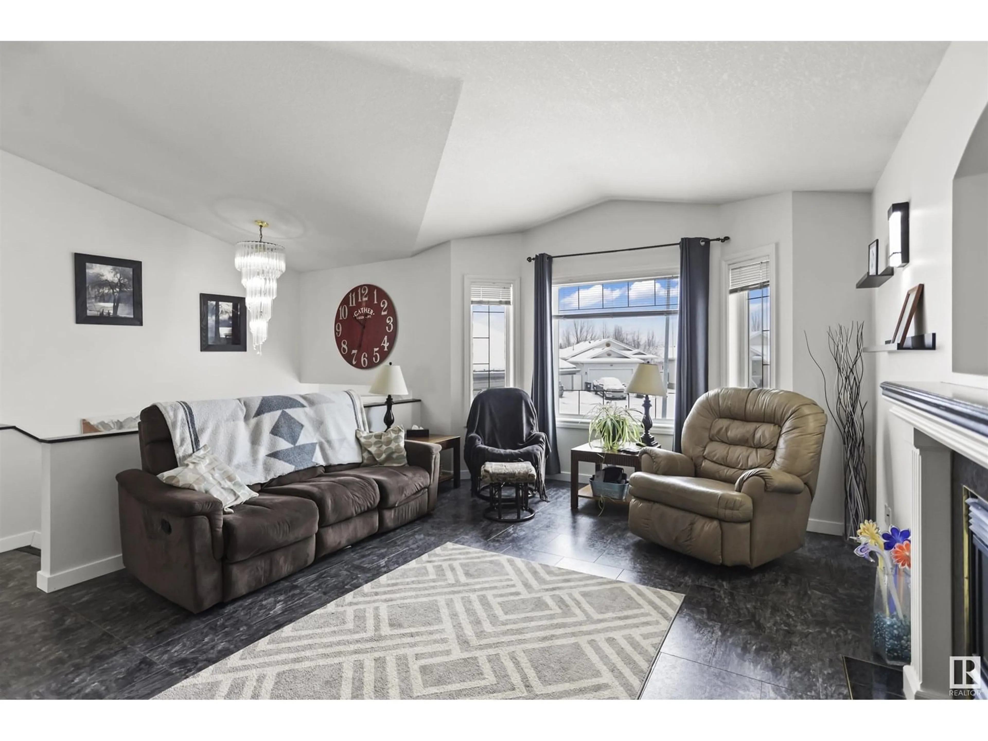 Living room with furniture, unknown for 606 KANANASKIS PL, Devon Alberta T9G2C9