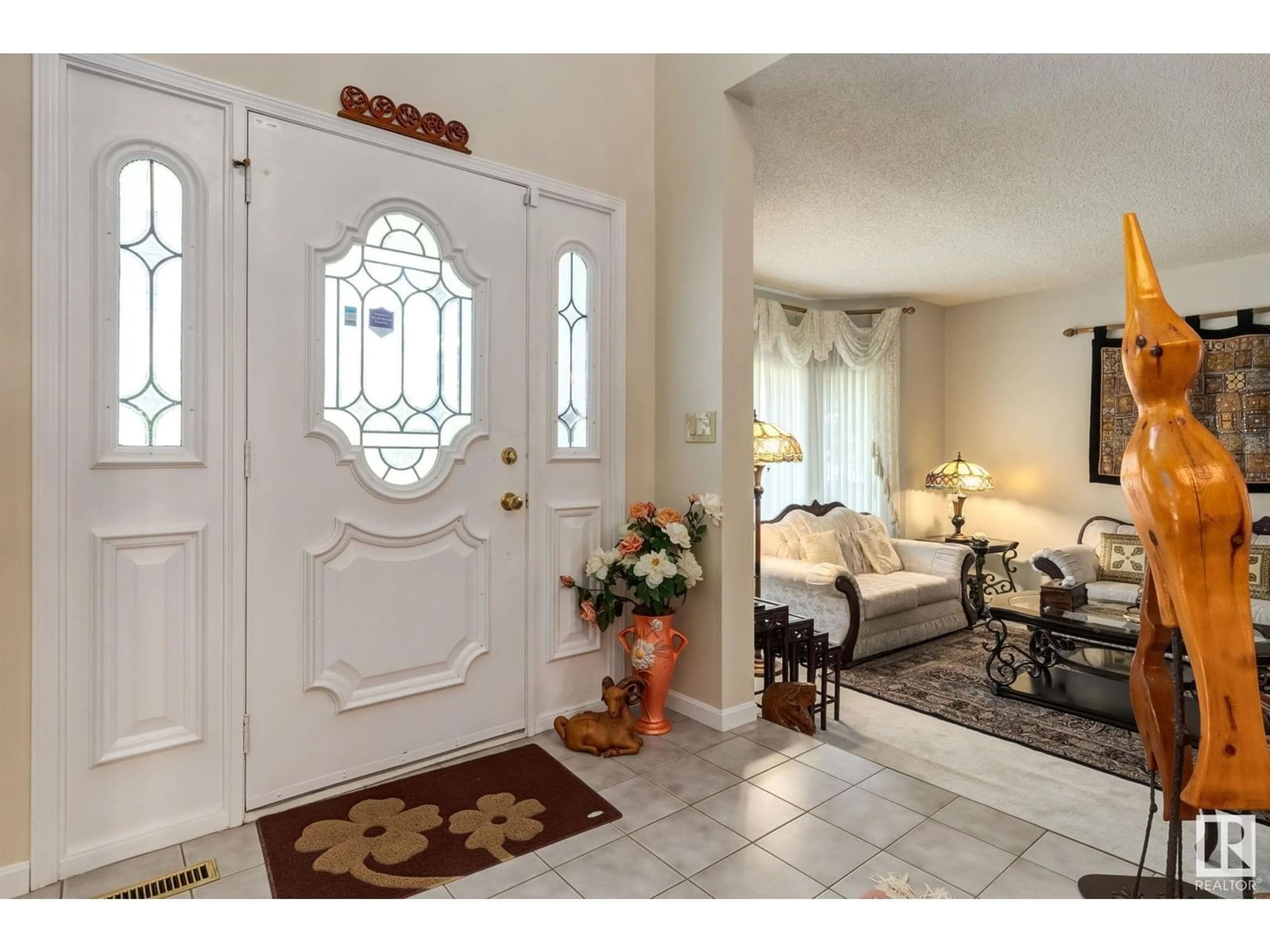 Indoor entryway for 470 ROONEY CR, Edmonton Alberta T6R1C8