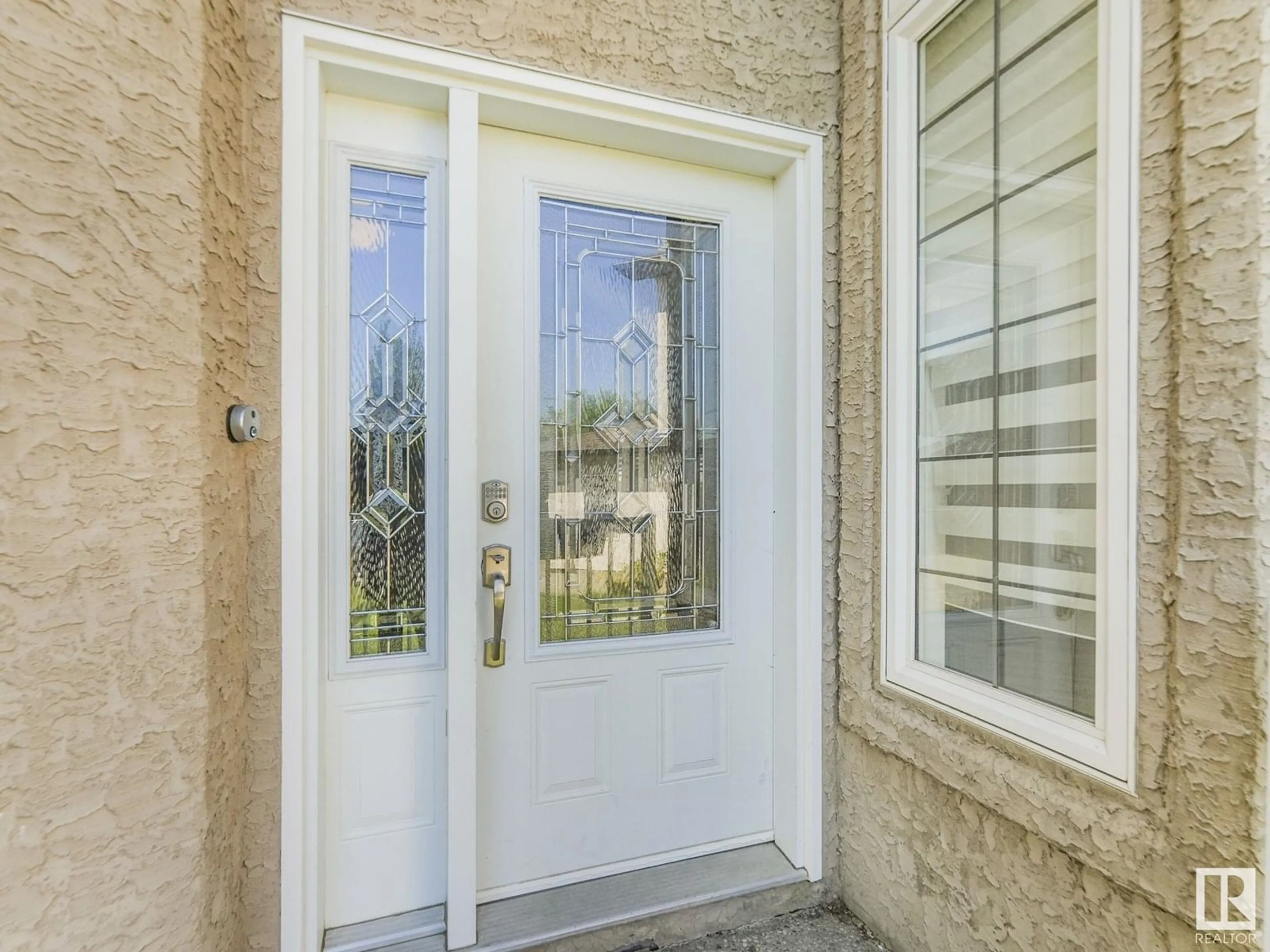 Indoor entryway for 13420 160 AV, Edmonton Alberta T6V0B9