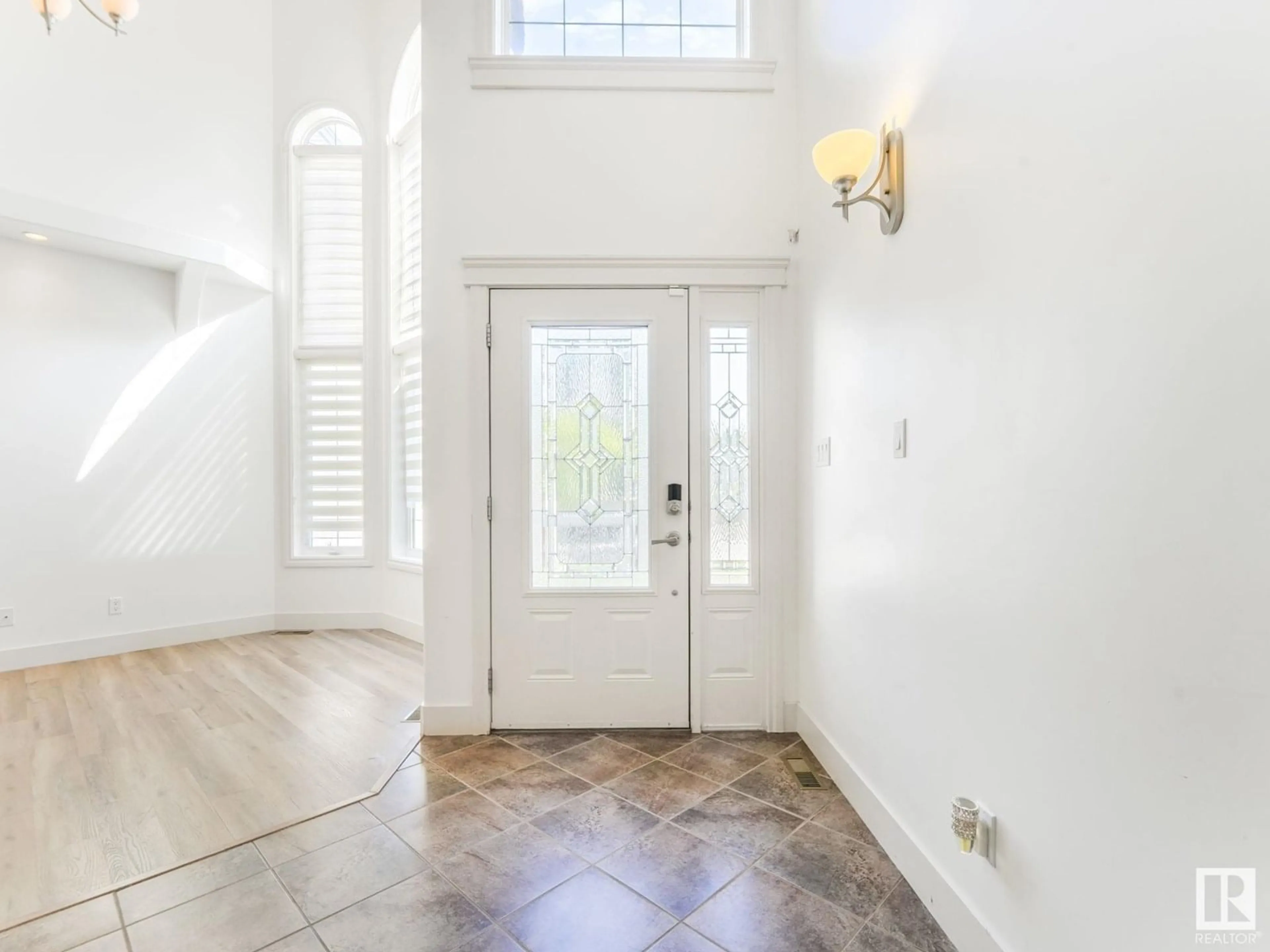 Indoor entryway for 13420 160 AV, Edmonton Alberta T6V0B9