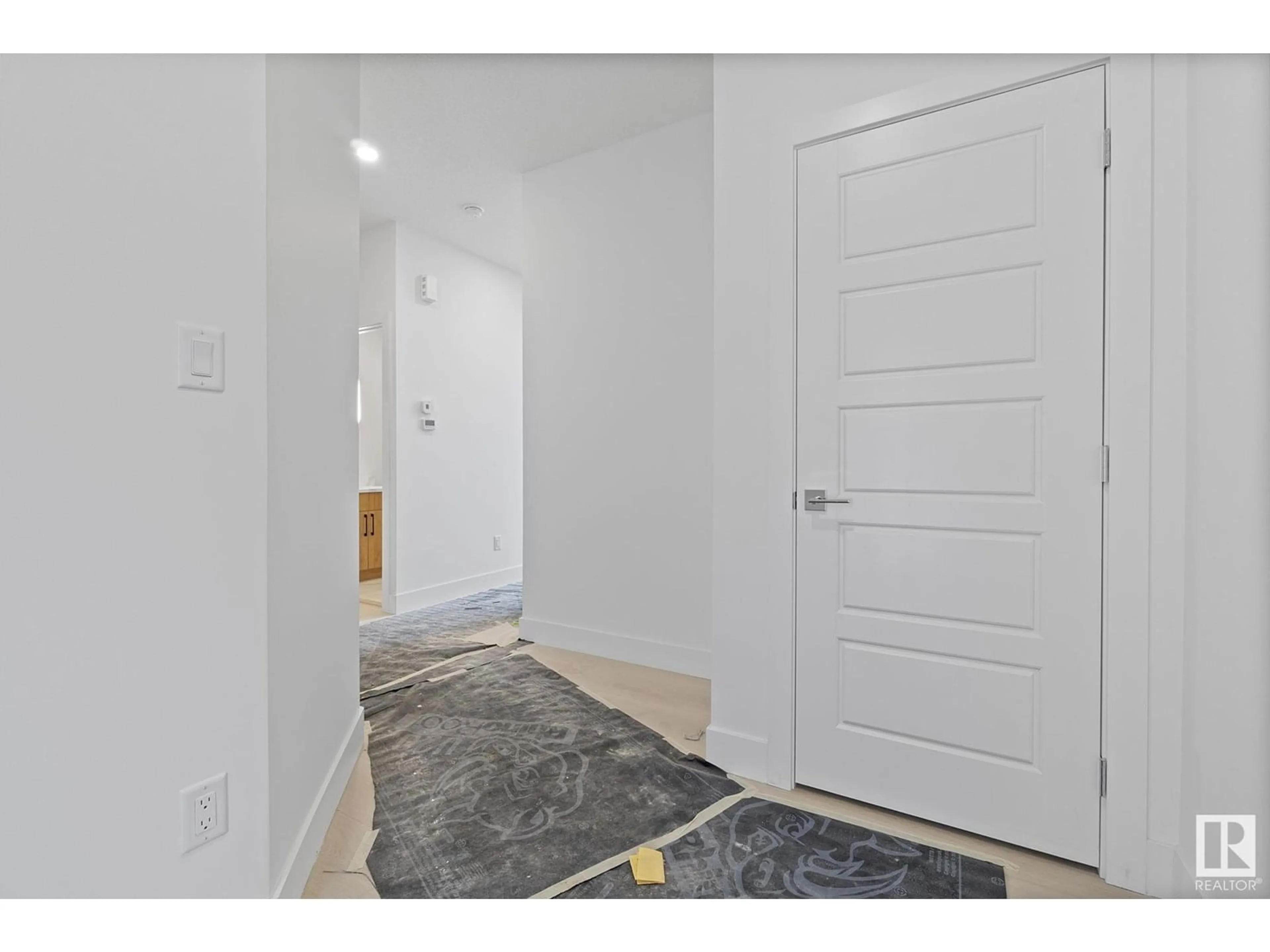 Indoor entryway for 2508 210 ST, Edmonton Alberta T6M2M7