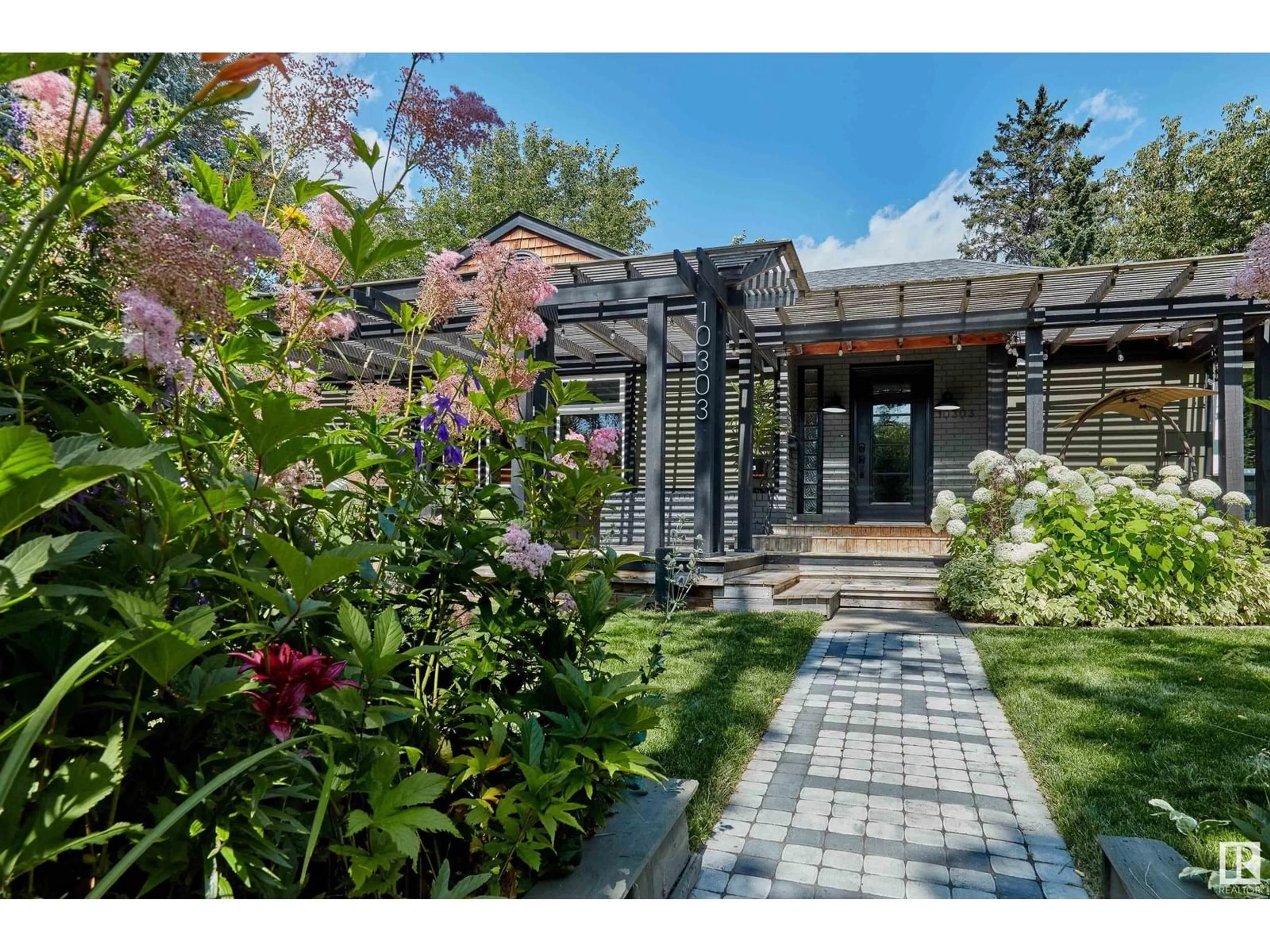 Patio, street for 10303 GLENORA CR, Edmonton Alberta T5N3J5