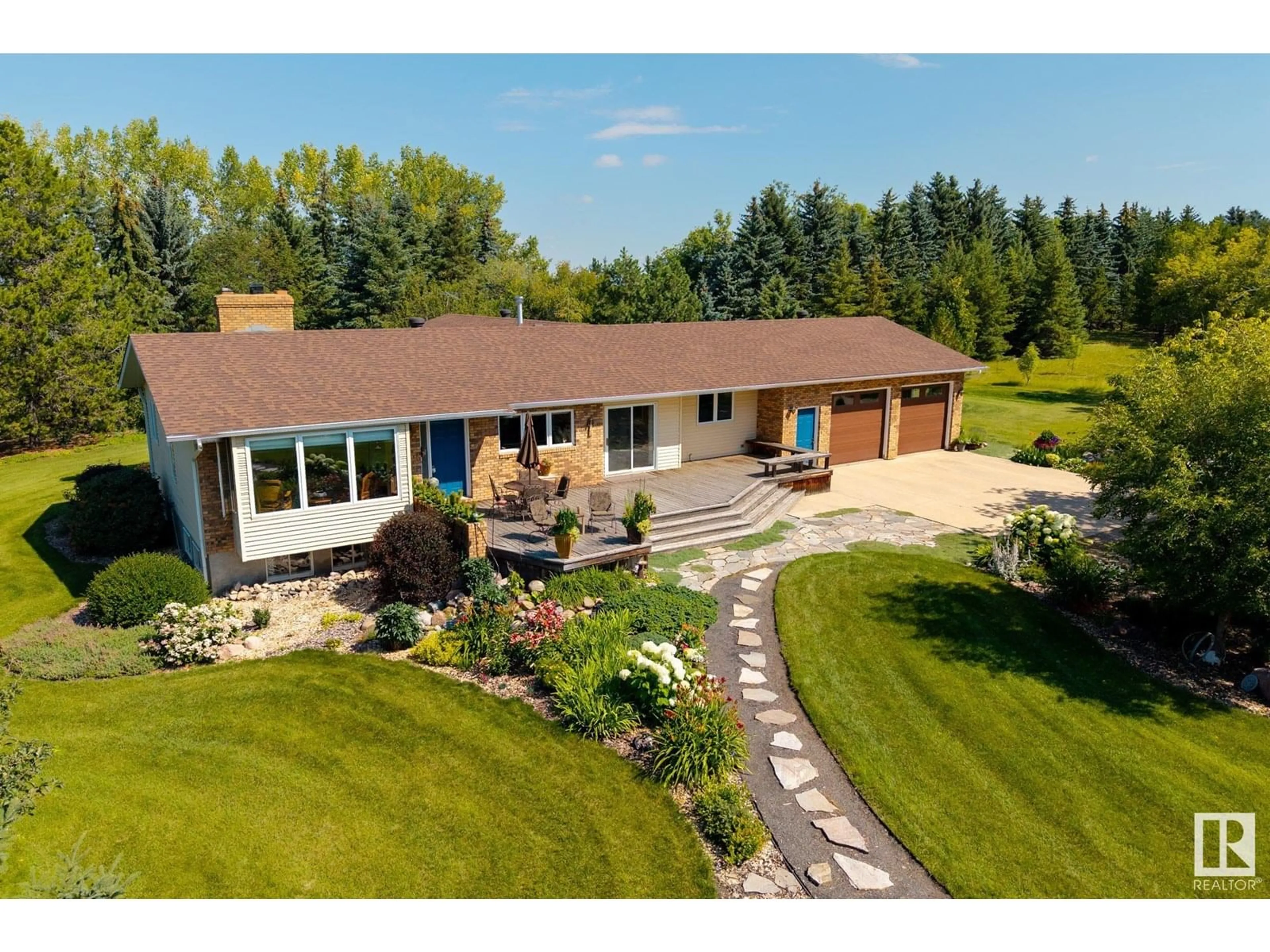 A pic from outside/outdoor area/front of a property/back of a property/a pic from drone, street for 54508 RGE ROAD 214, Rural Strathcona County Alberta T8L4B9