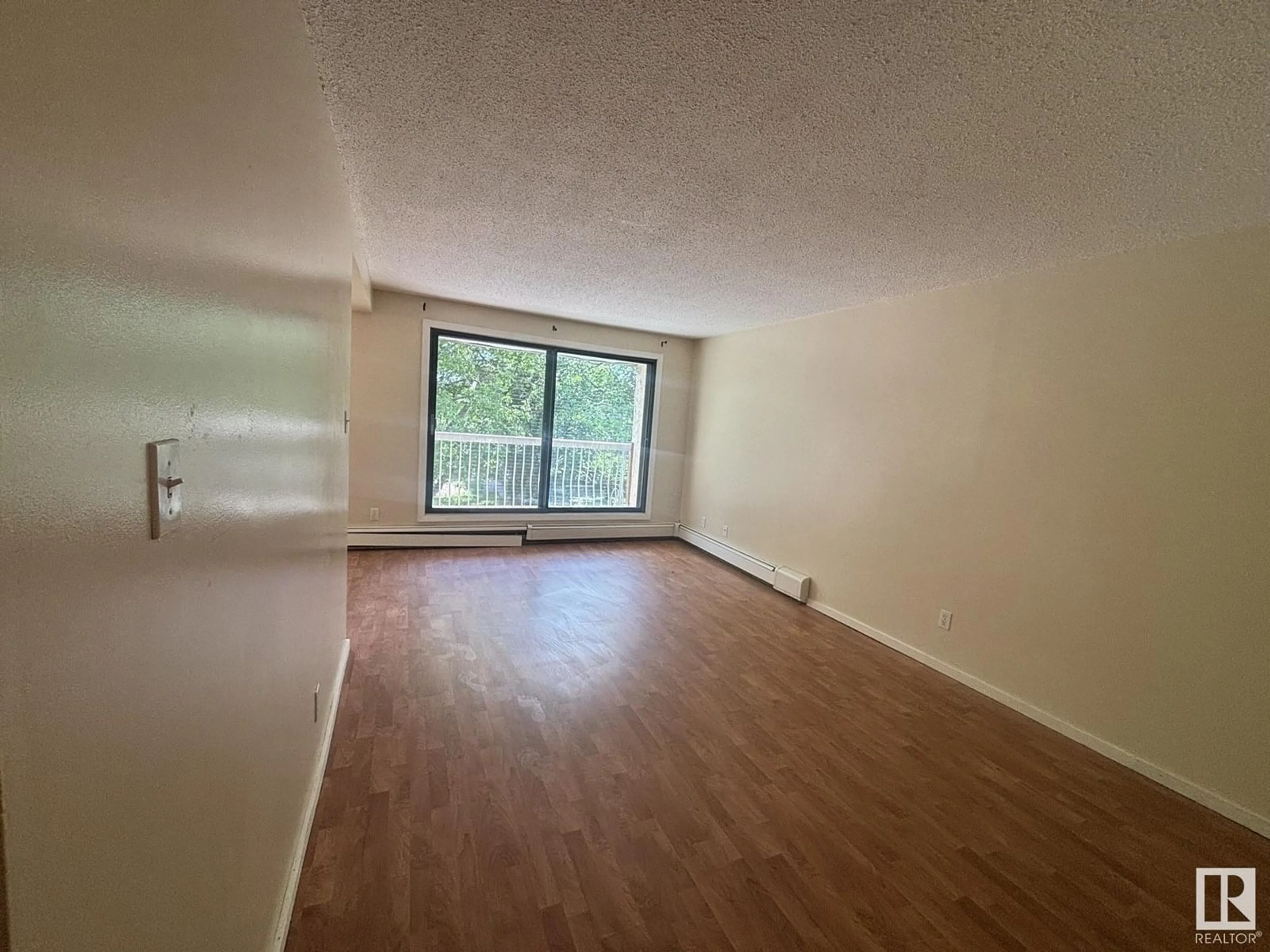A pic of a room for #301 - 11308 108 AV NW, Edmonton Alberta T5H1B6