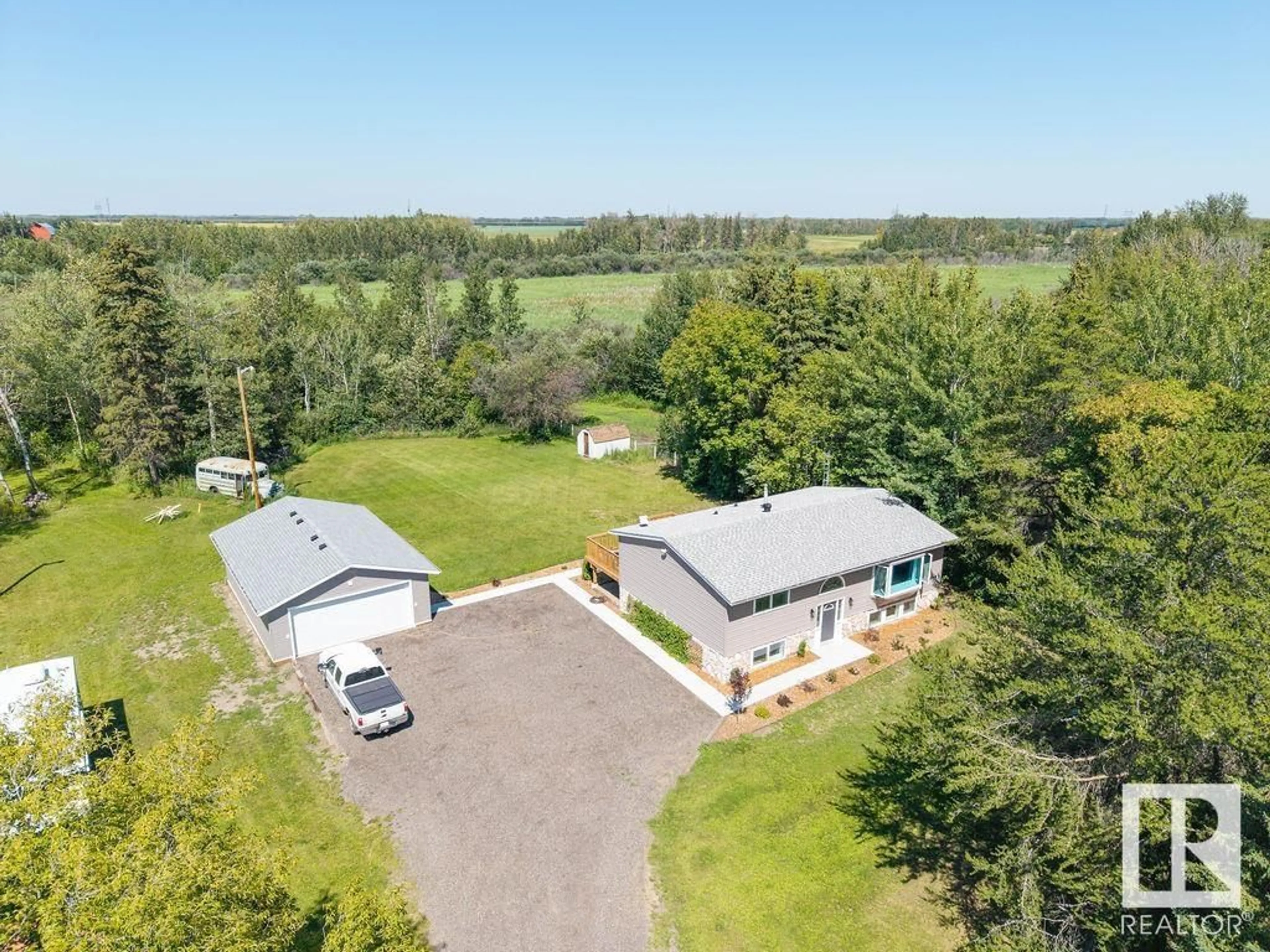 A pic from outside/outdoor area/front of a property/back of a property/a pic from drone, building for 51526 - 12 RGE ROAD 273, Rural Parkland County Alberta T7Y1H7