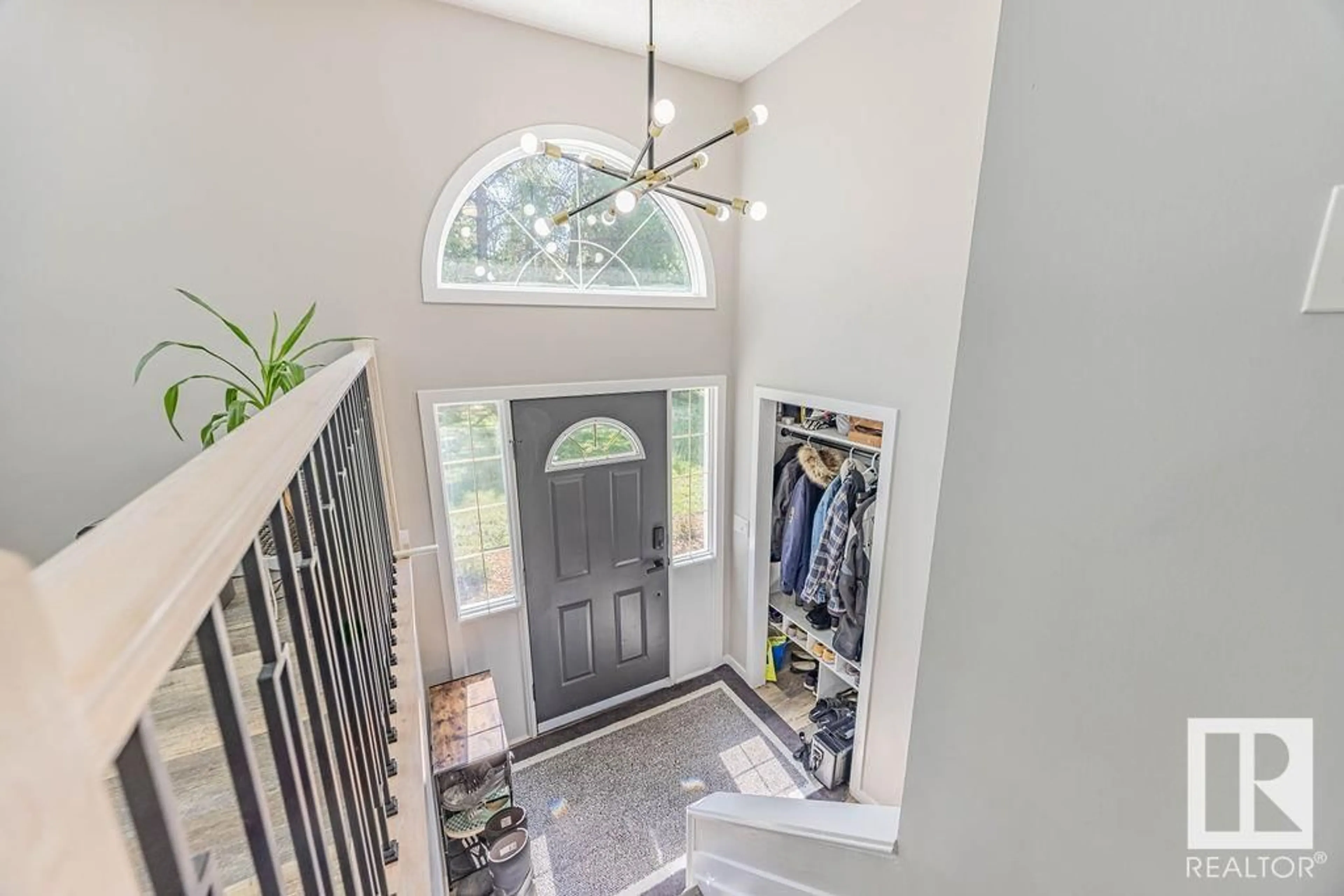 Indoor entryway for 51526 - 12 RGE ROAD 273, Rural Parkland County Alberta T7Y1H7