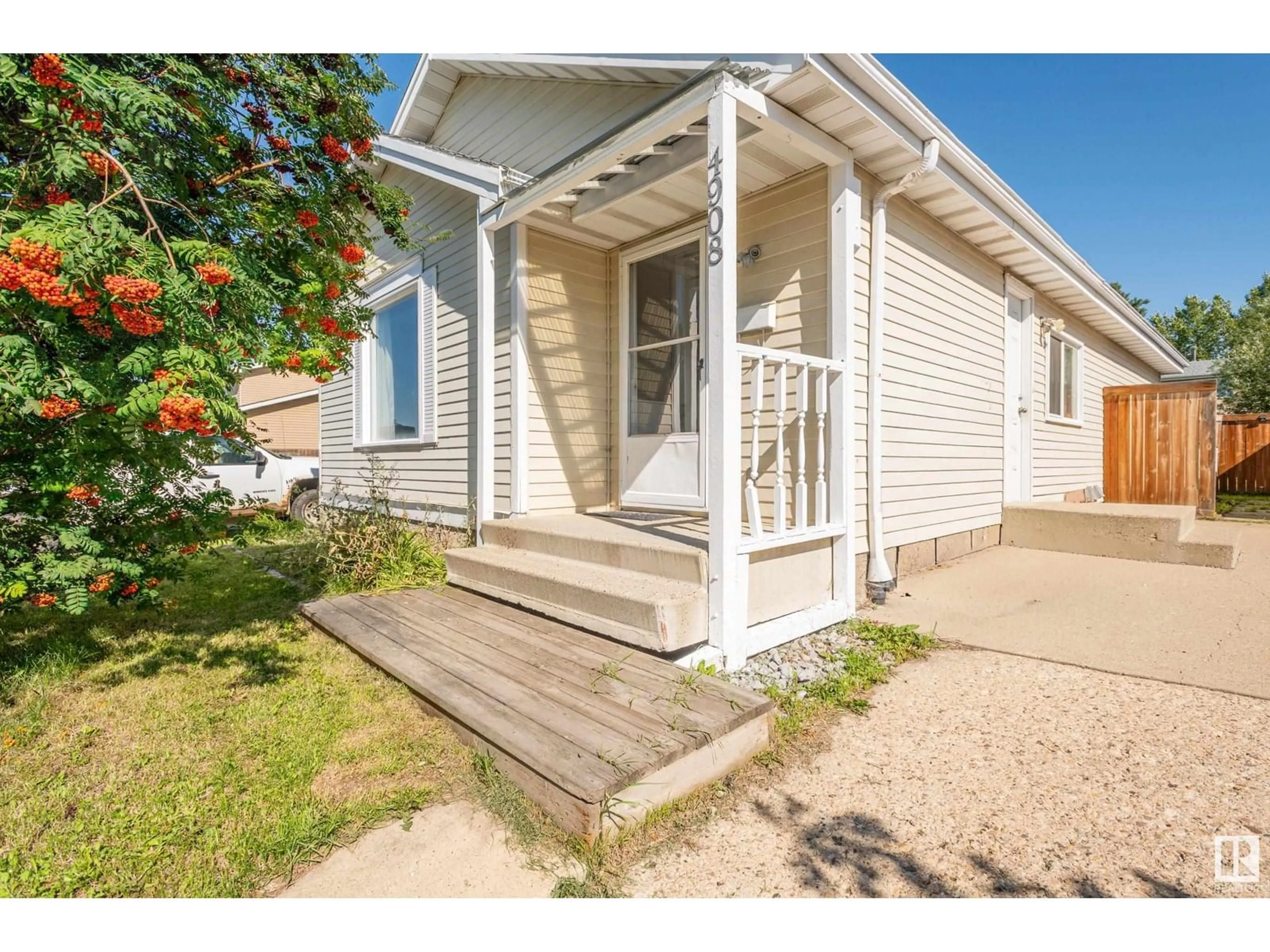 Home with vinyl exterior material, street for 4908 34A AV, Edmonton Alberta T6L4B6