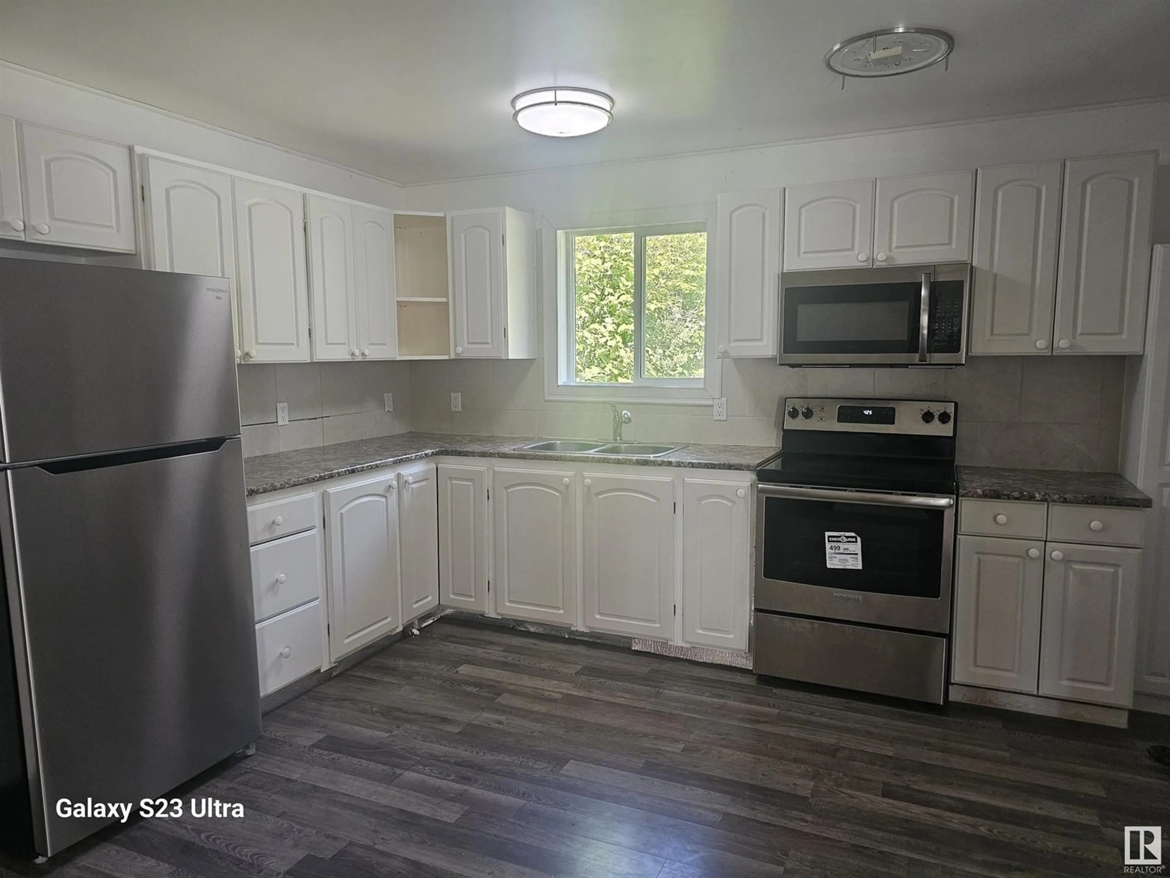 Standard kitchen, unknown for 54425 - 205 STE. ANNE TR, Rural Lac Ste. Anne County Alberta T0E0B0