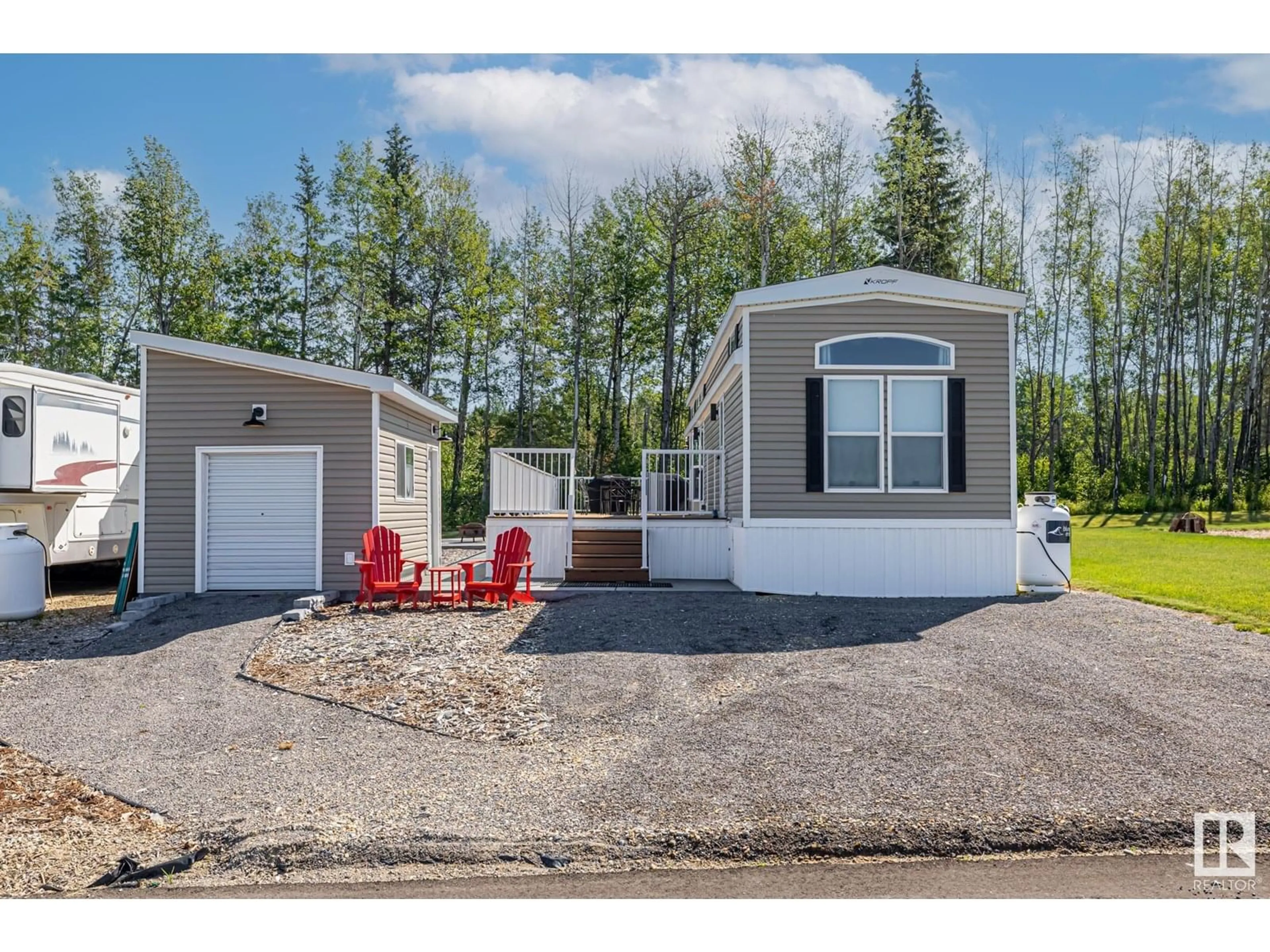 Home with vinyl exterior material, street for 565 53126 RGE ROAD 70, Rural Parkland County Alberta T7Z1M1