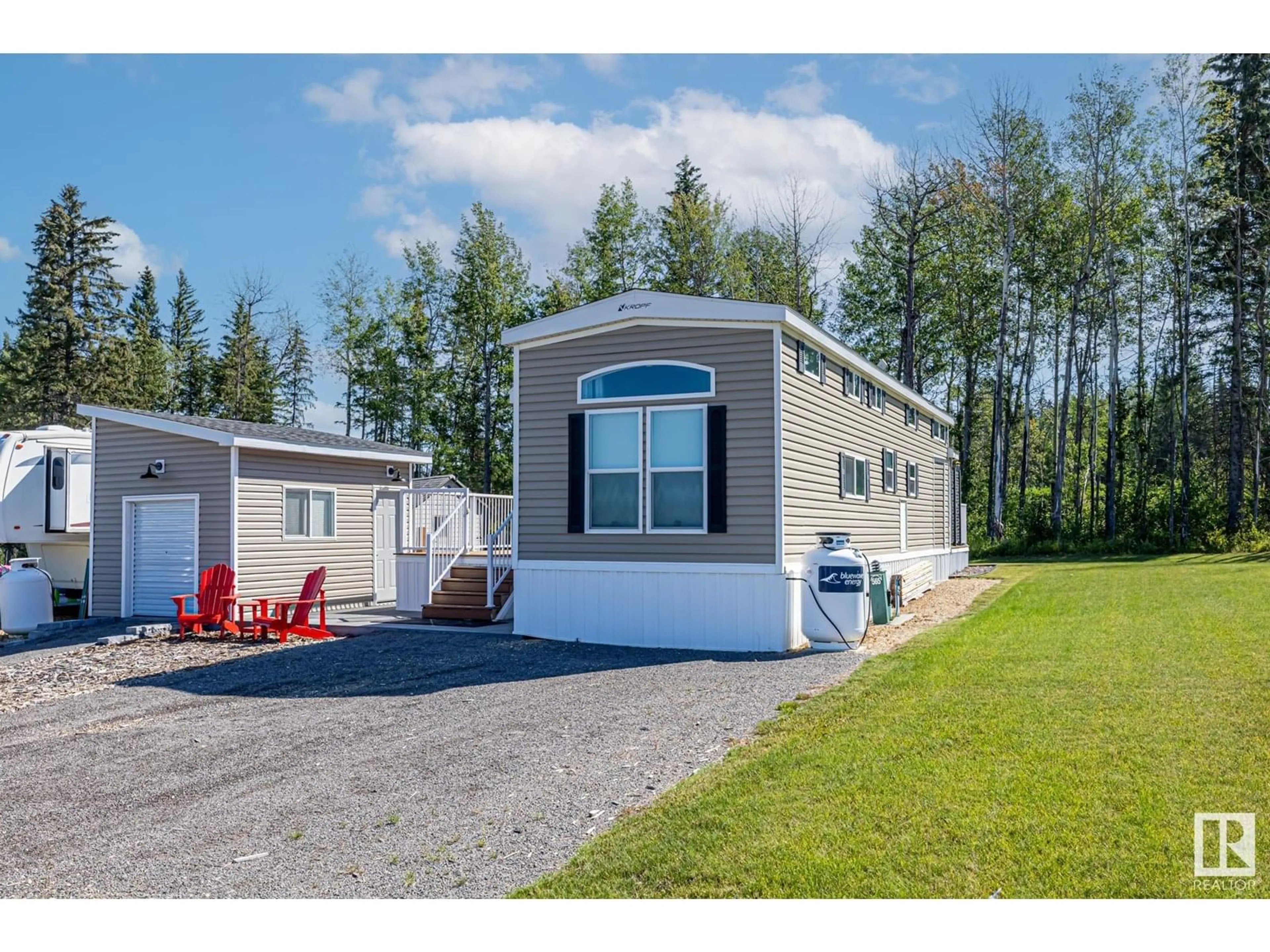 Home with vinyl exterior material, water/lake/river/ocean view for 565 53126 RGE ROAD 70, Rural Parkland County Alberta T7Z1M1