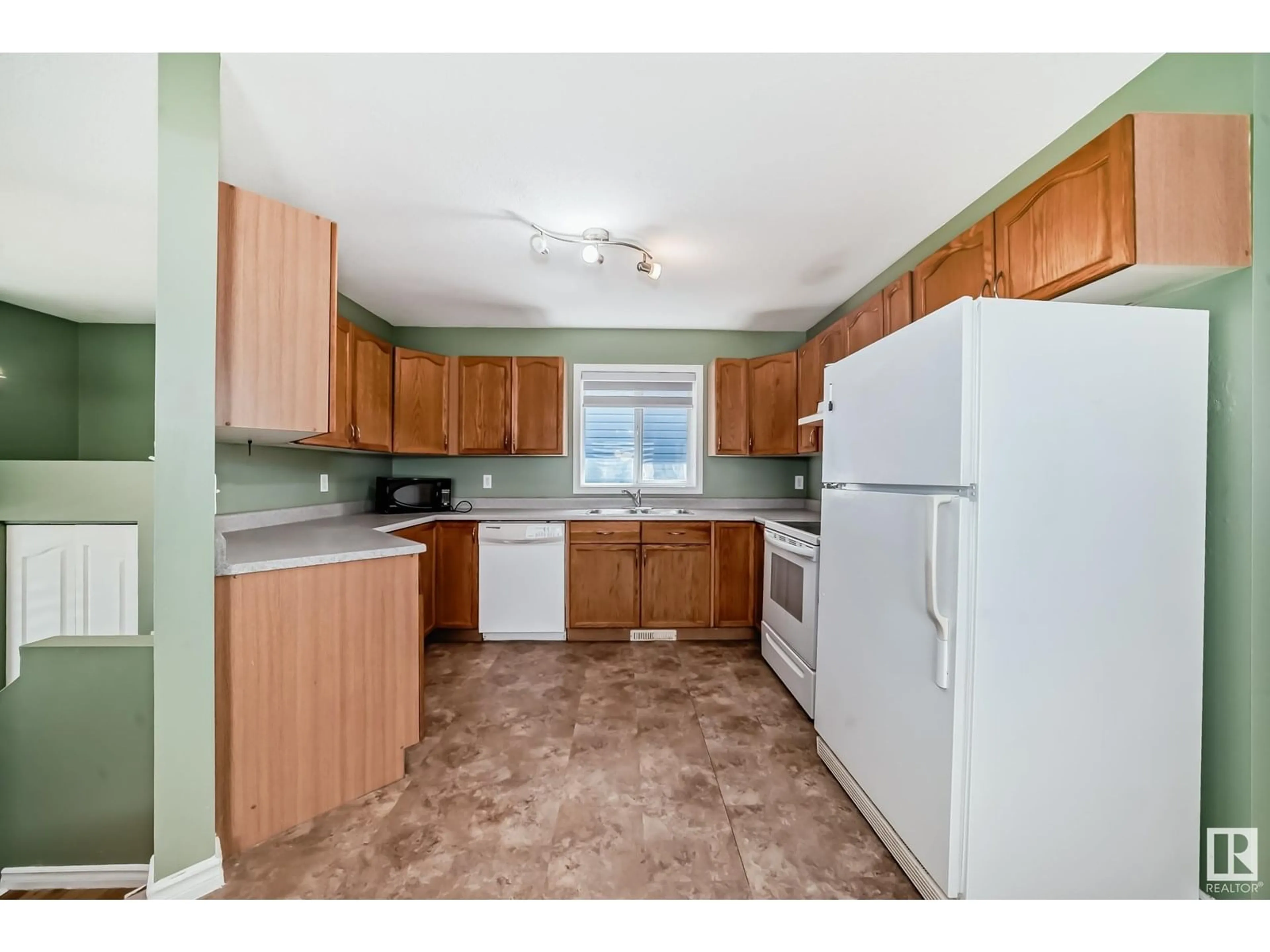 Standard kitchen, unknown for NW - 3612 22 ST, Edmonton Alberta T6T1S2