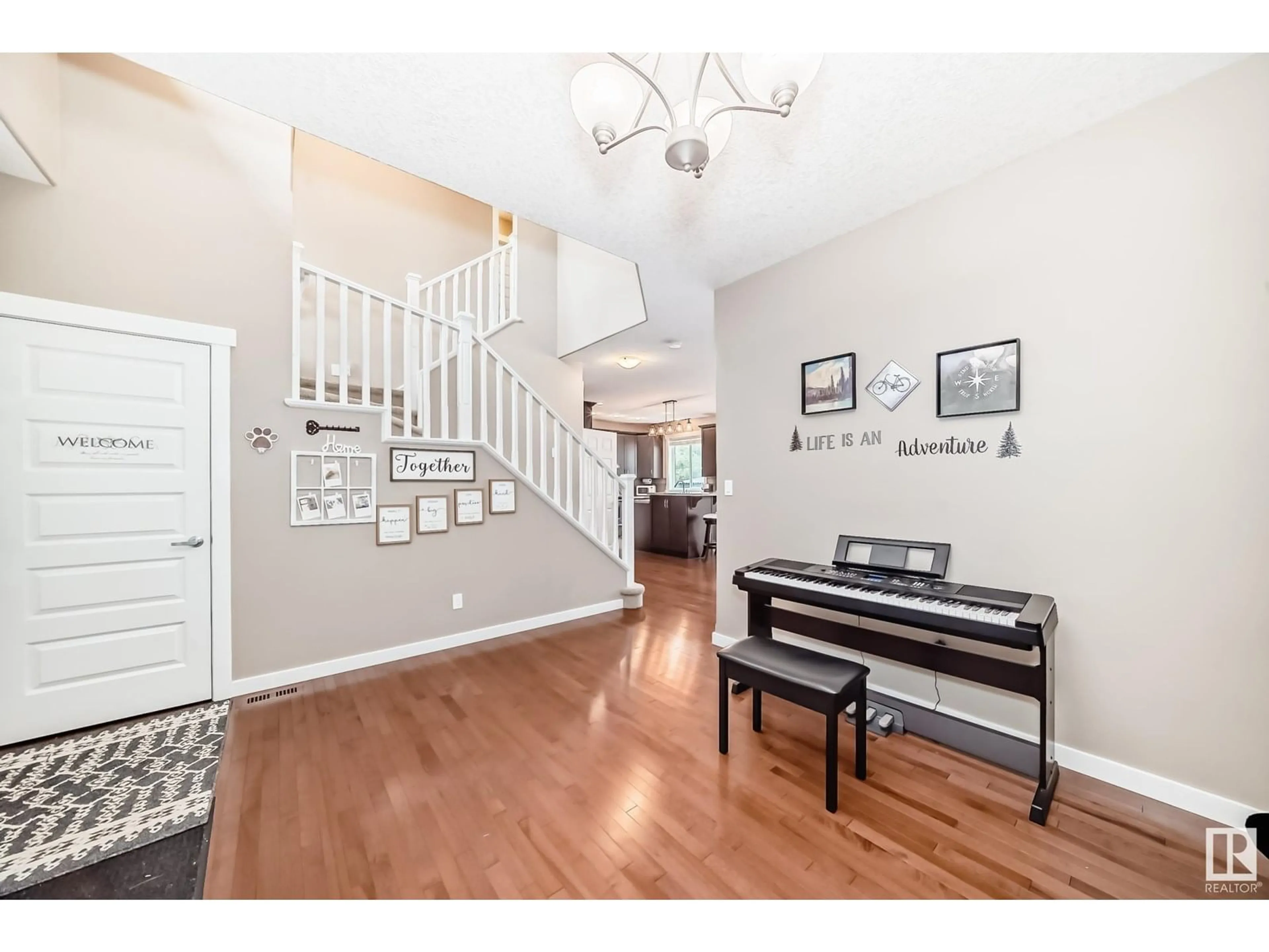 Indoor entryway for 313 MAGRATH BV, Edmonton Alberta T6R3T7