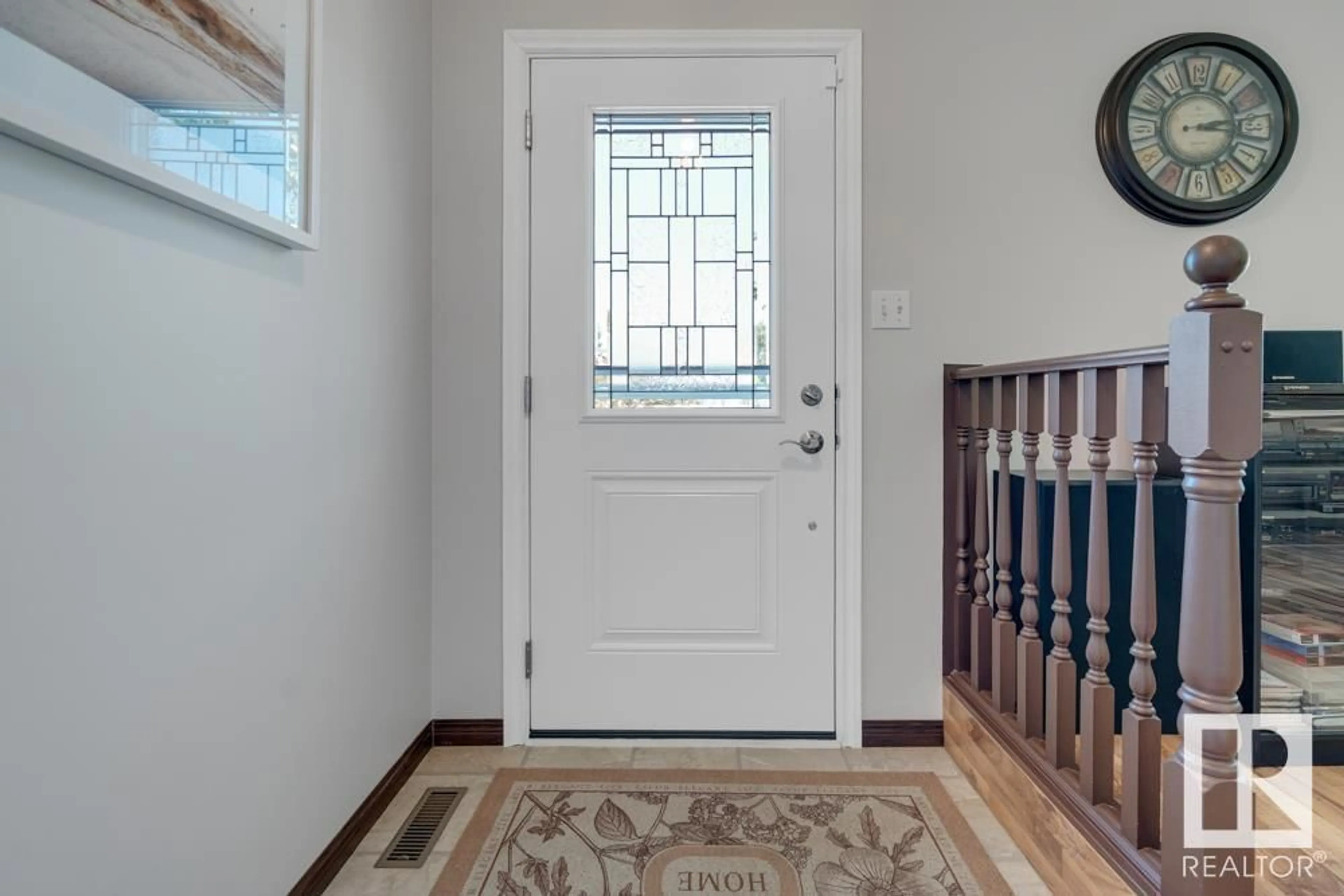 Indoor entryway for 733 JOHNS RD, Edmonton Alberta T6L6P3