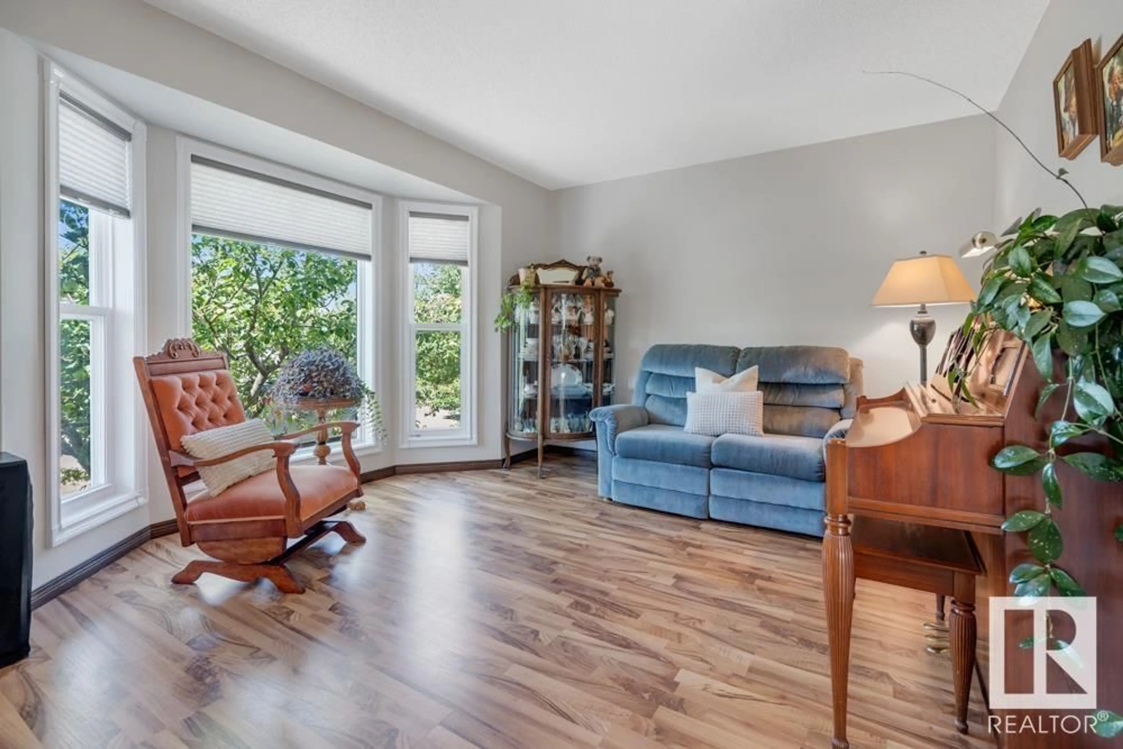 Living room with furniture, wood/laminate floor for 733 JOHNS RD, Edmonton Alberta T6L6P3