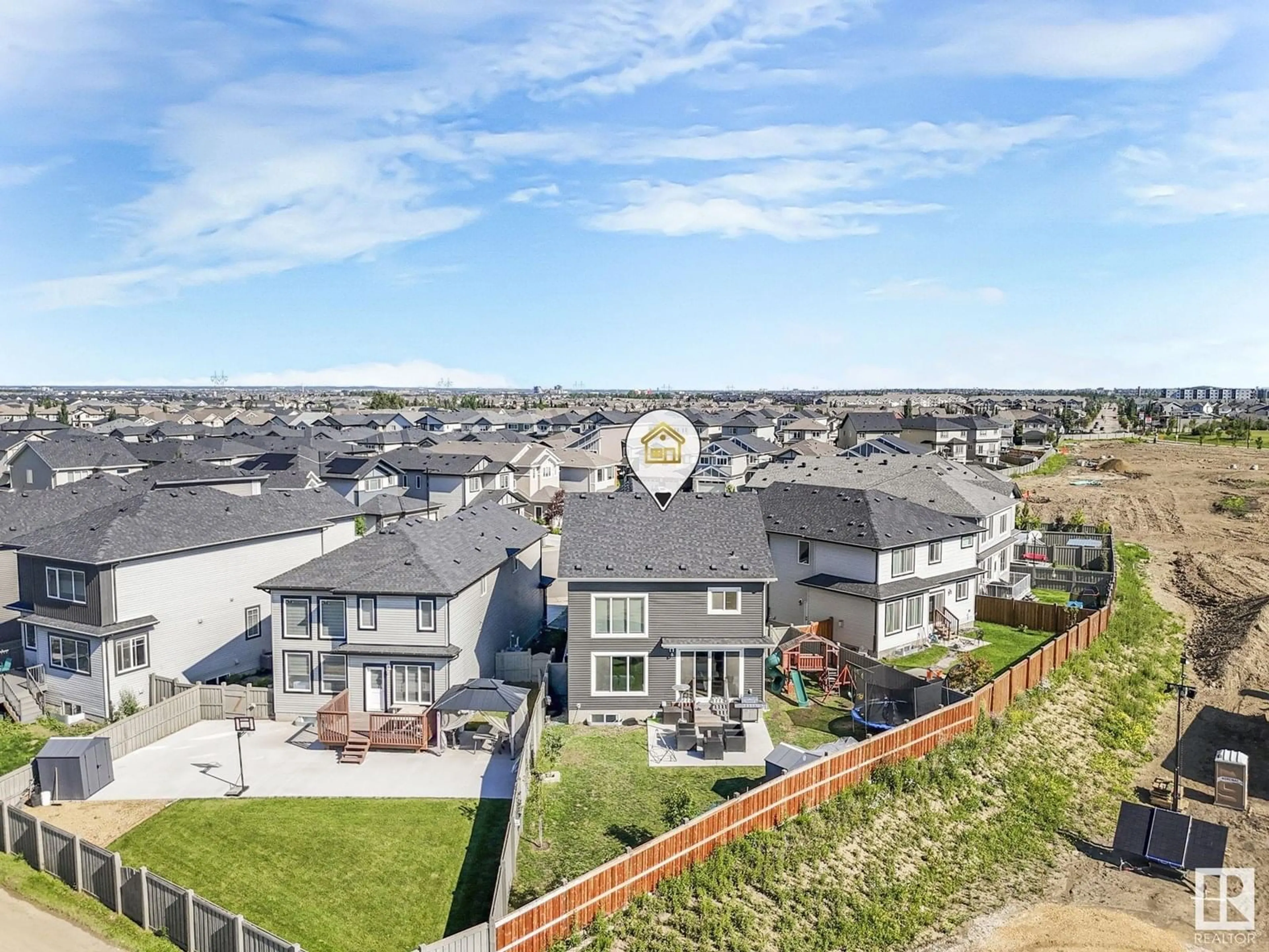 A pic from outside/outdoor area/front of a property/back of a property/a pic from drone, unknown for 4713 CHARLES BAY, Edmonton Alberta T6W3H1