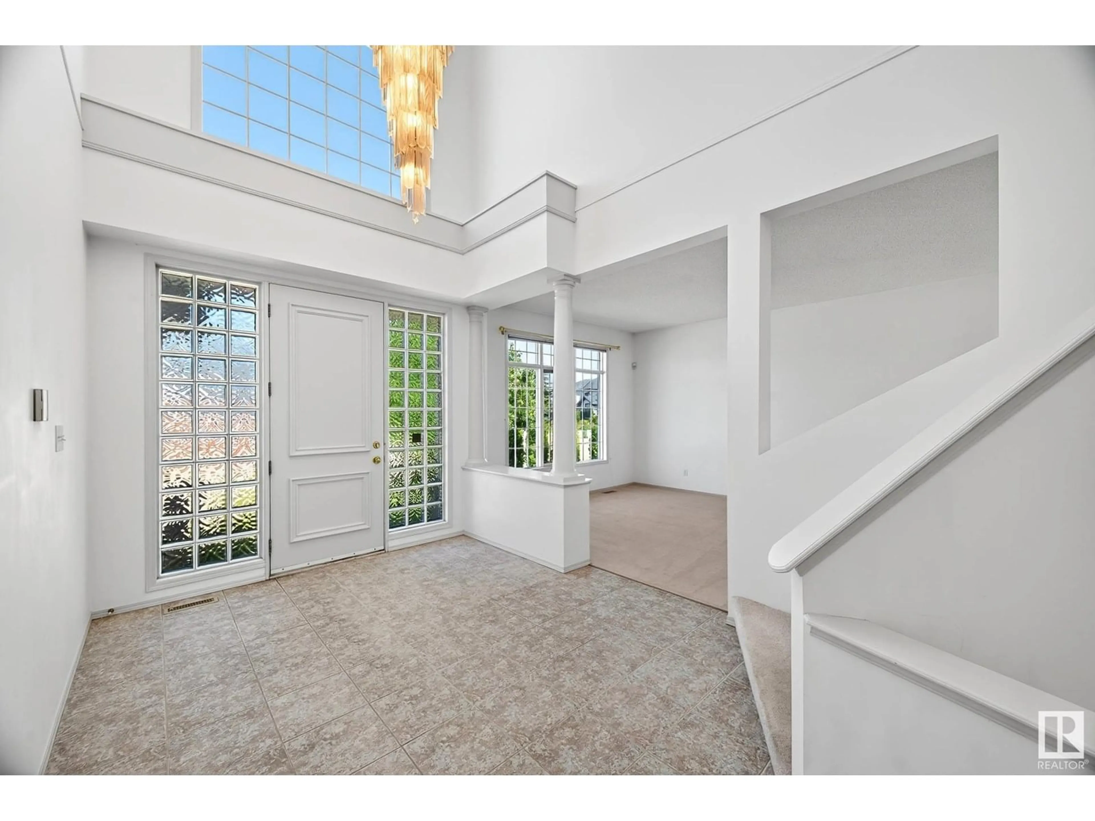 Indoor foyer for 10307 175 AV, Edmonton Alberta T5X5W9