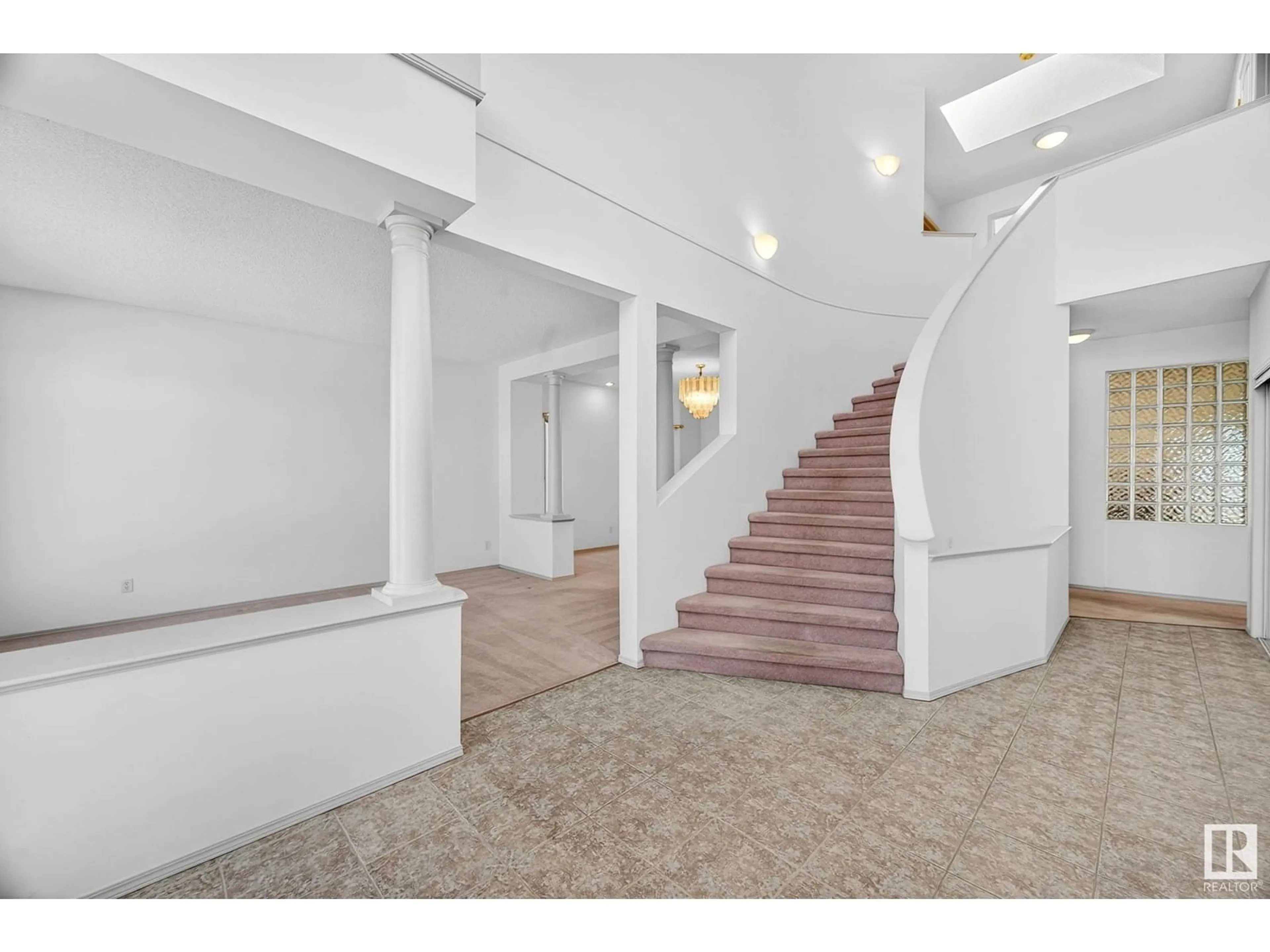 Indoor foyer for 10307 175 AV, Edmonton Alberta T5X5W9