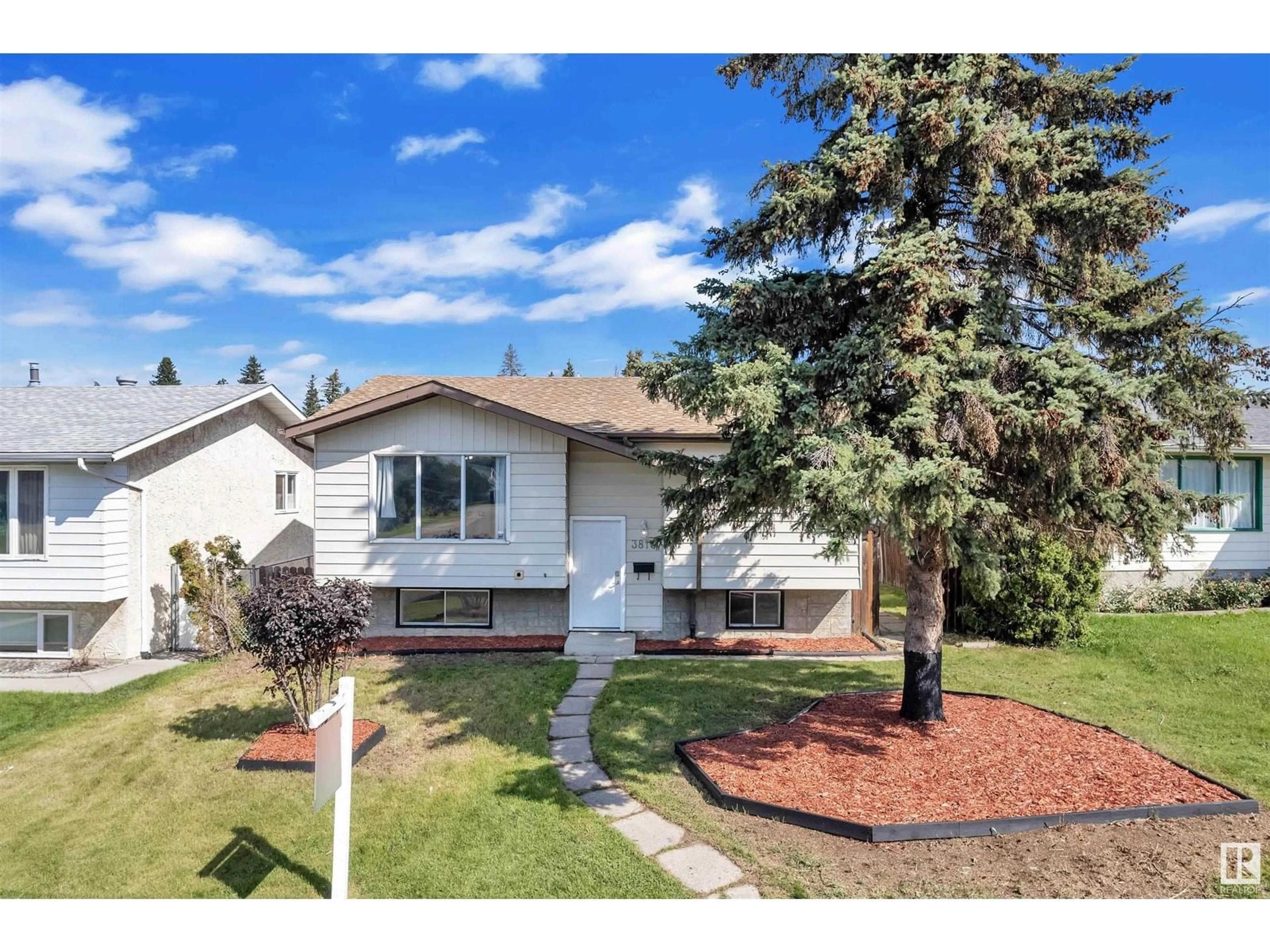 A pic from outside/outdoor area/front of a property/back of a property/a pic from drone, street for NW - 3816 26 AVE, Edmonton Alberta T6L4G5