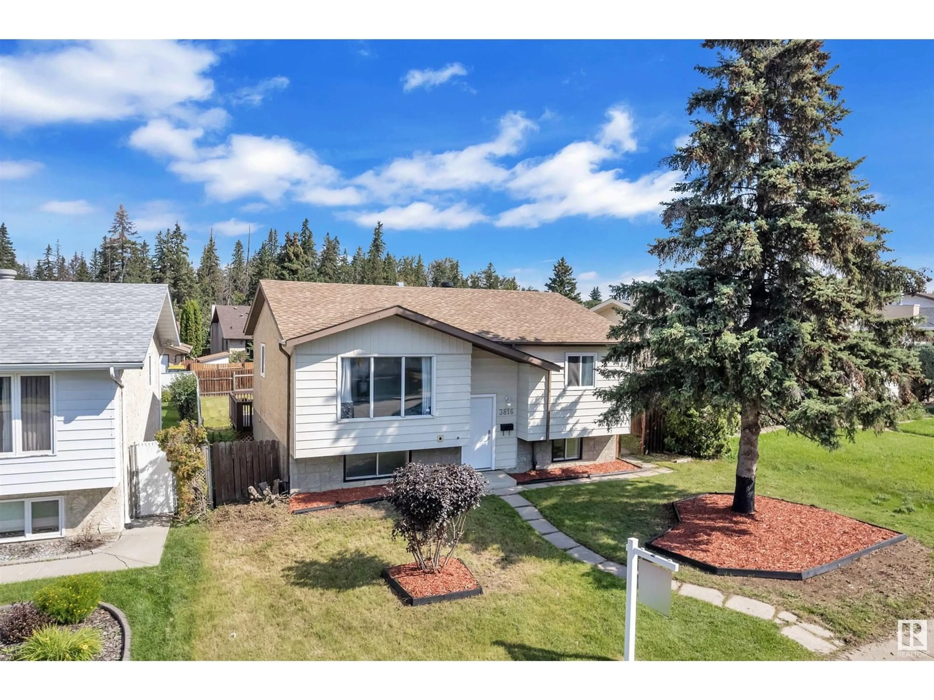 A pic from outside/outdoor area/front of a property/back of a property/a pic from drone, unknown for NW - 3816 26 AVE, Edmonton Alberta T6L4G5